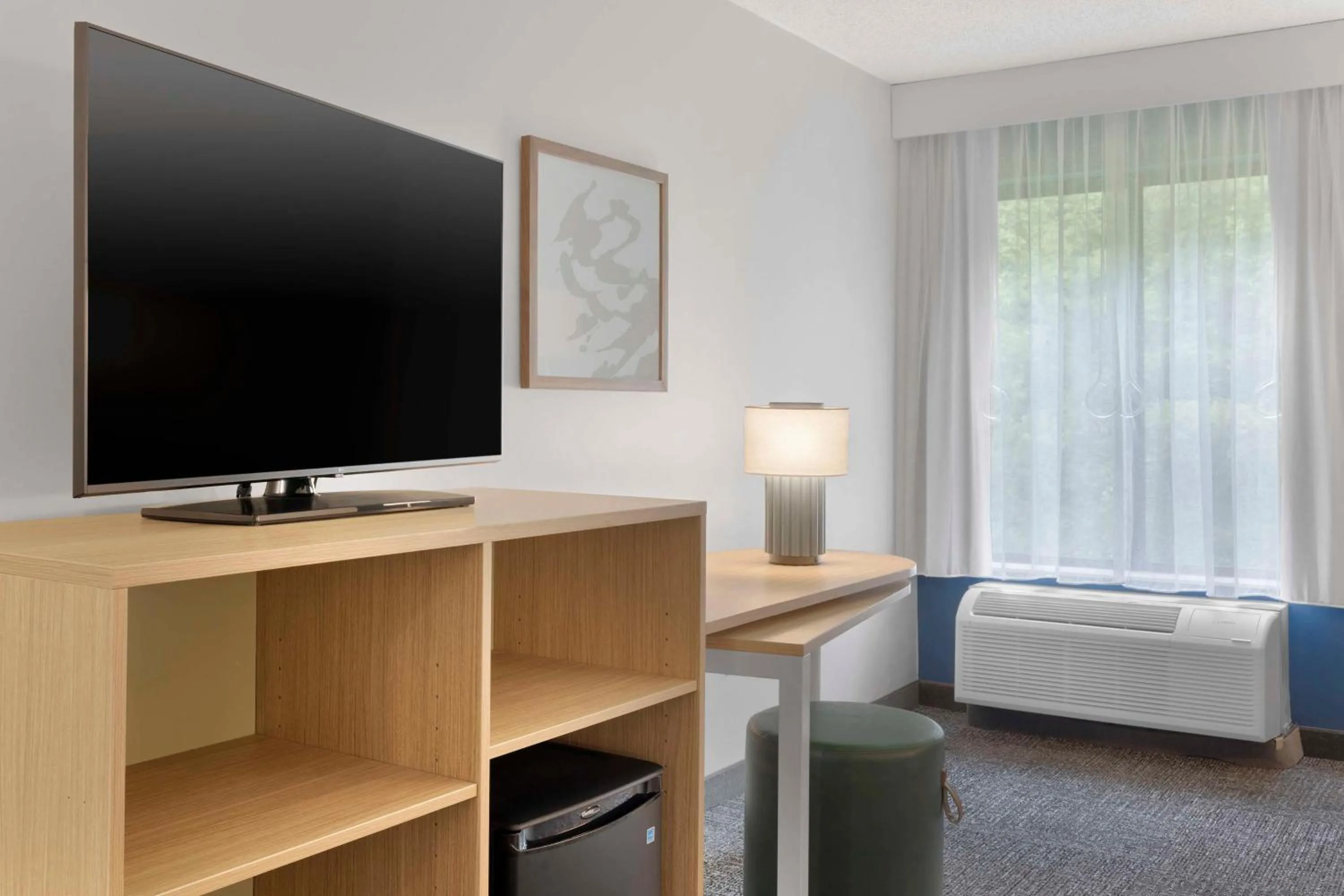 Photo of the whole room in Spark By Hilton Newcomerstown