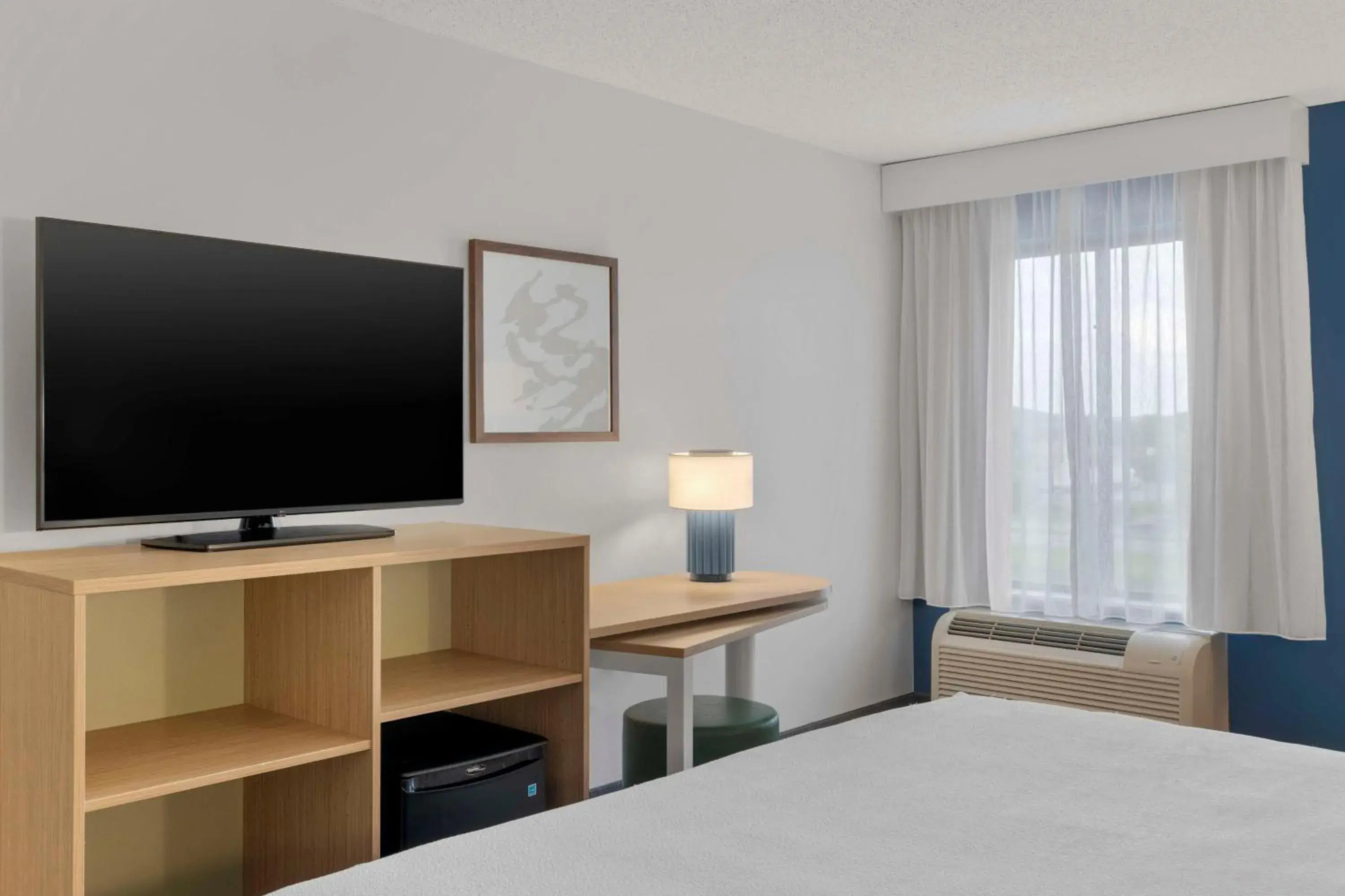 King Room in Garland Inn King Room in Garland Inn