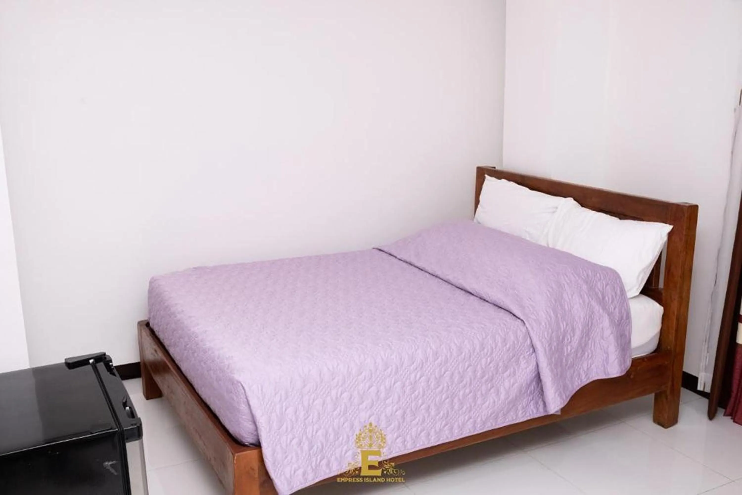 Bed in Empress Island Hotel