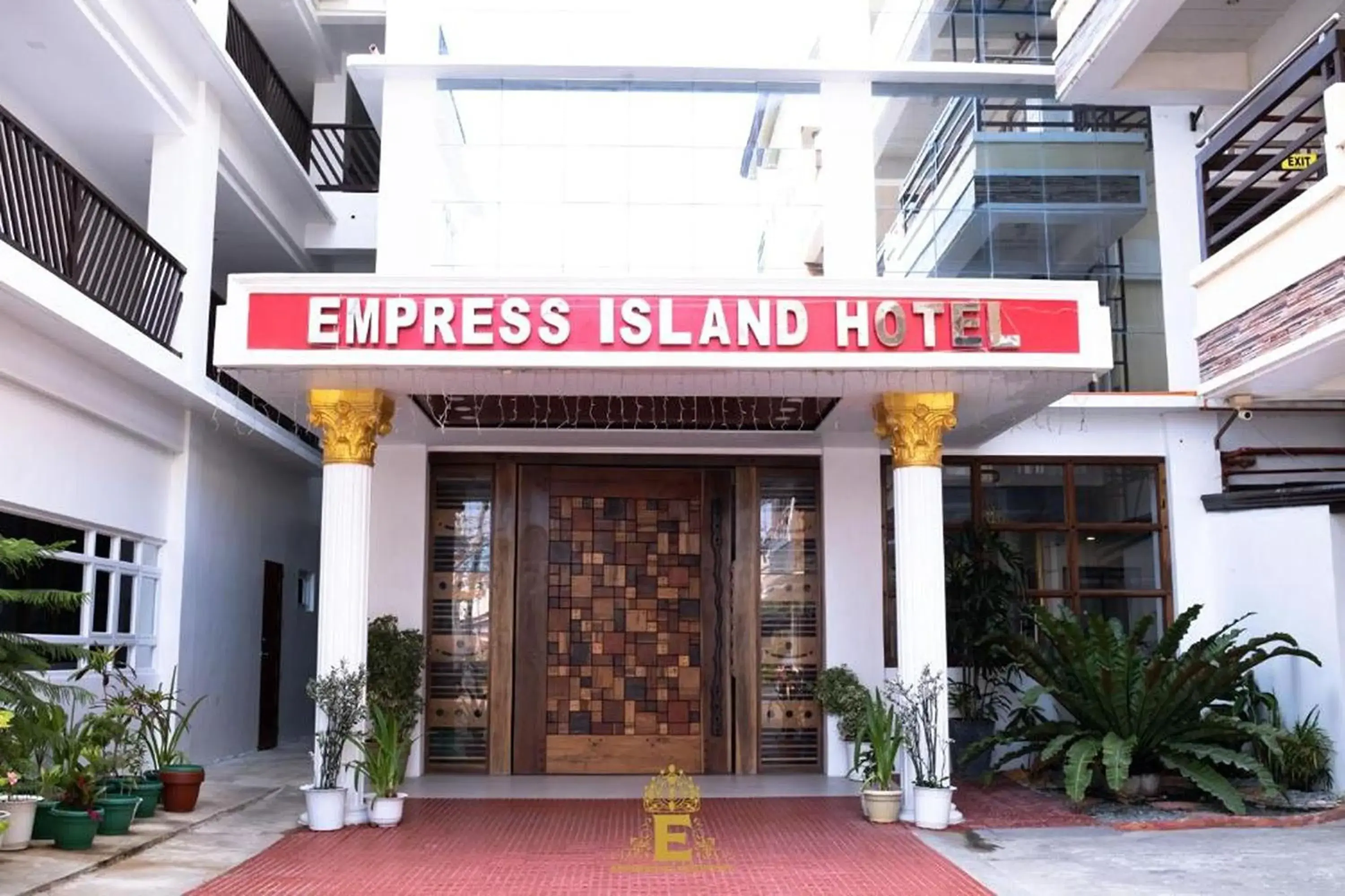 Property building in Empress Island Hotel Property building in Empress Island Hotel