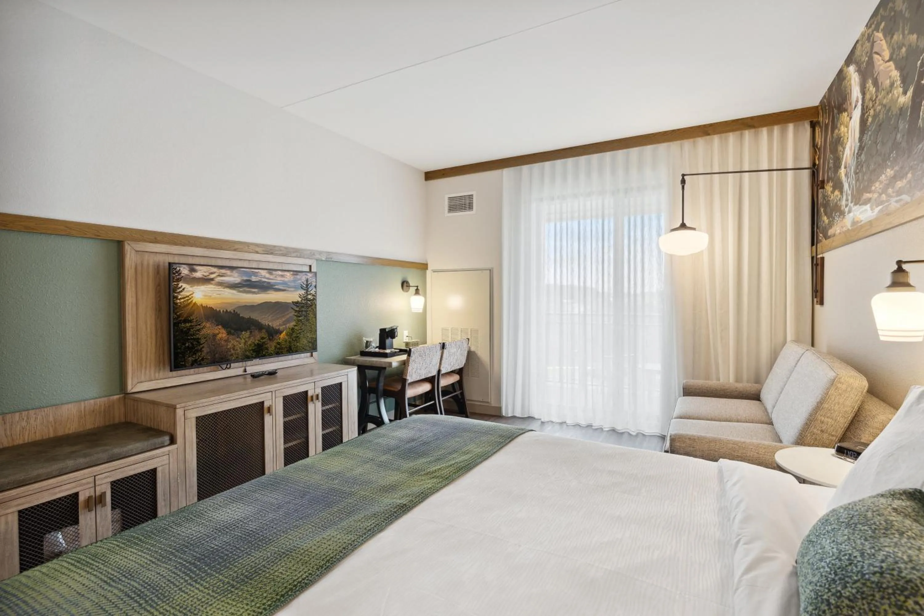 Bed in Dollywood's HeartSong Lodge & Resort