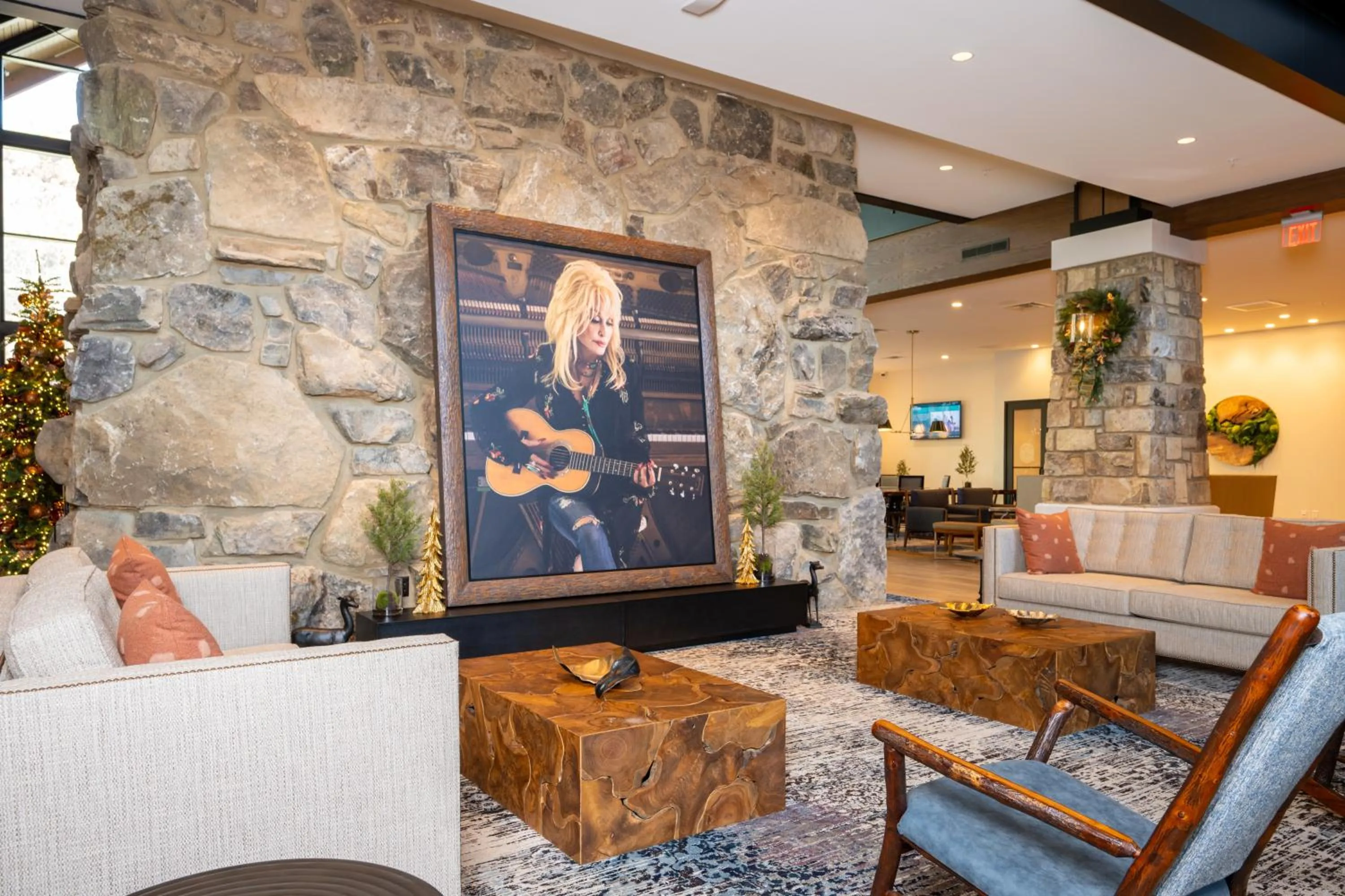 Living room in Dollywood's HeartSong Lodge & Resort