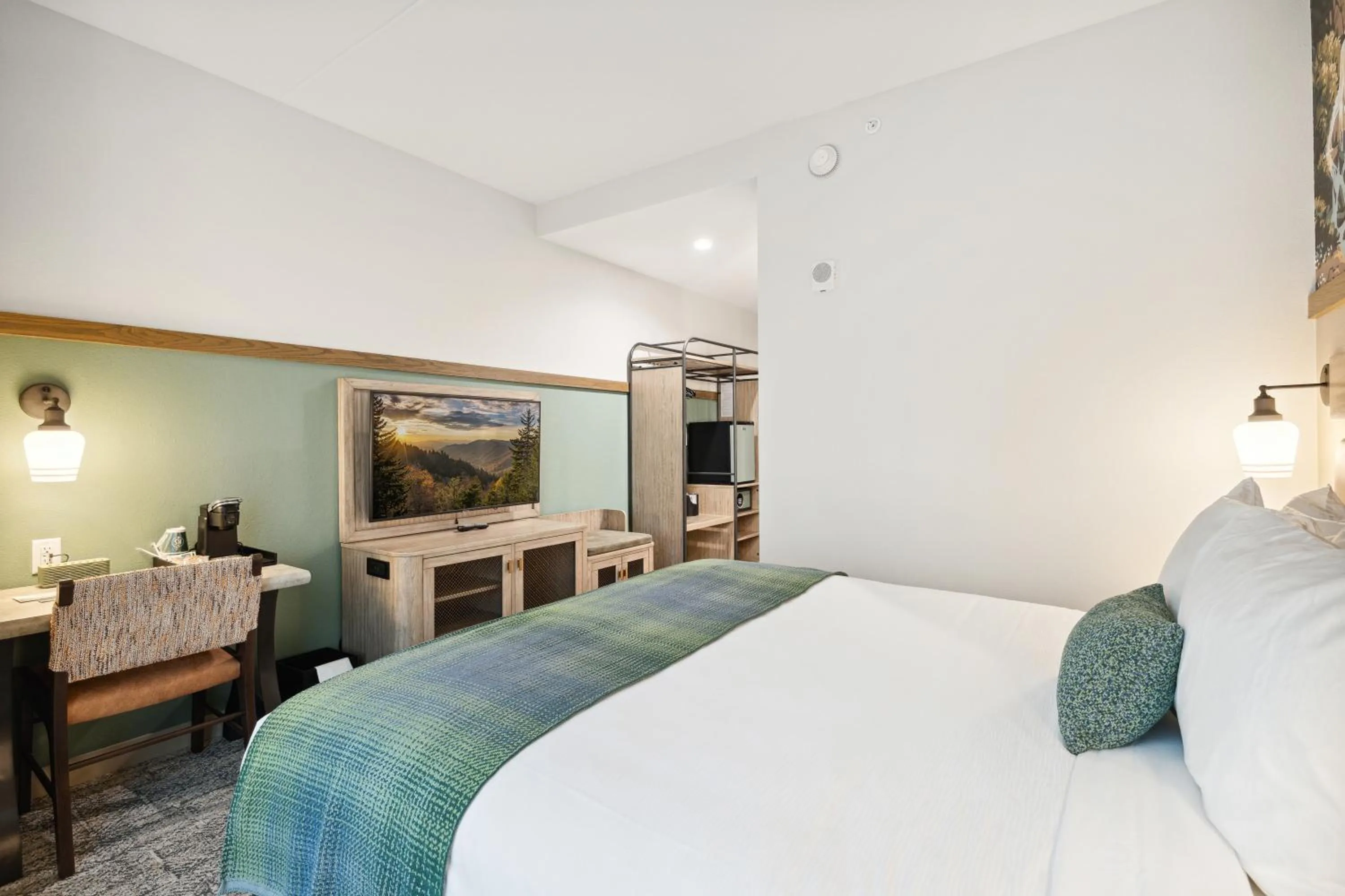 Bed in Dollywood's HeartSong Lodge & Resort