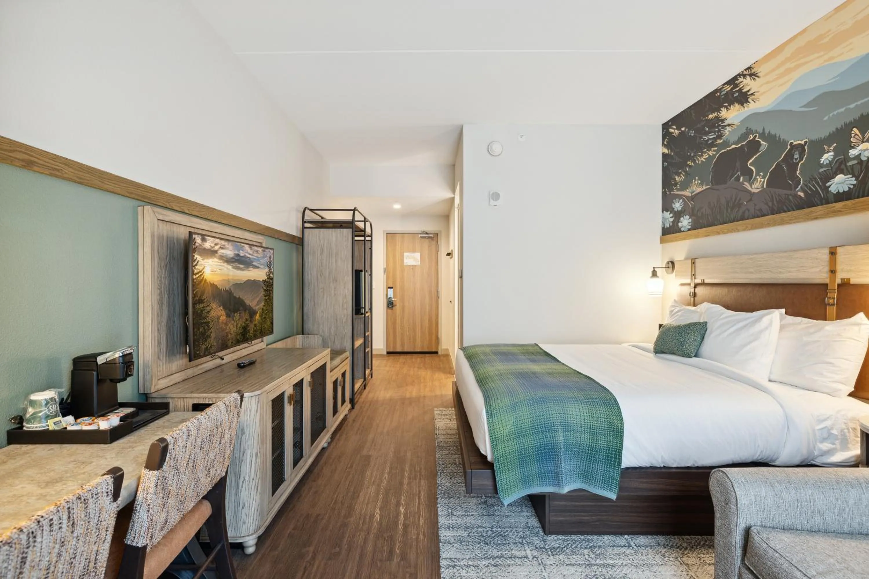 Bed in Dollywood's HeartSong Lodge & Resort