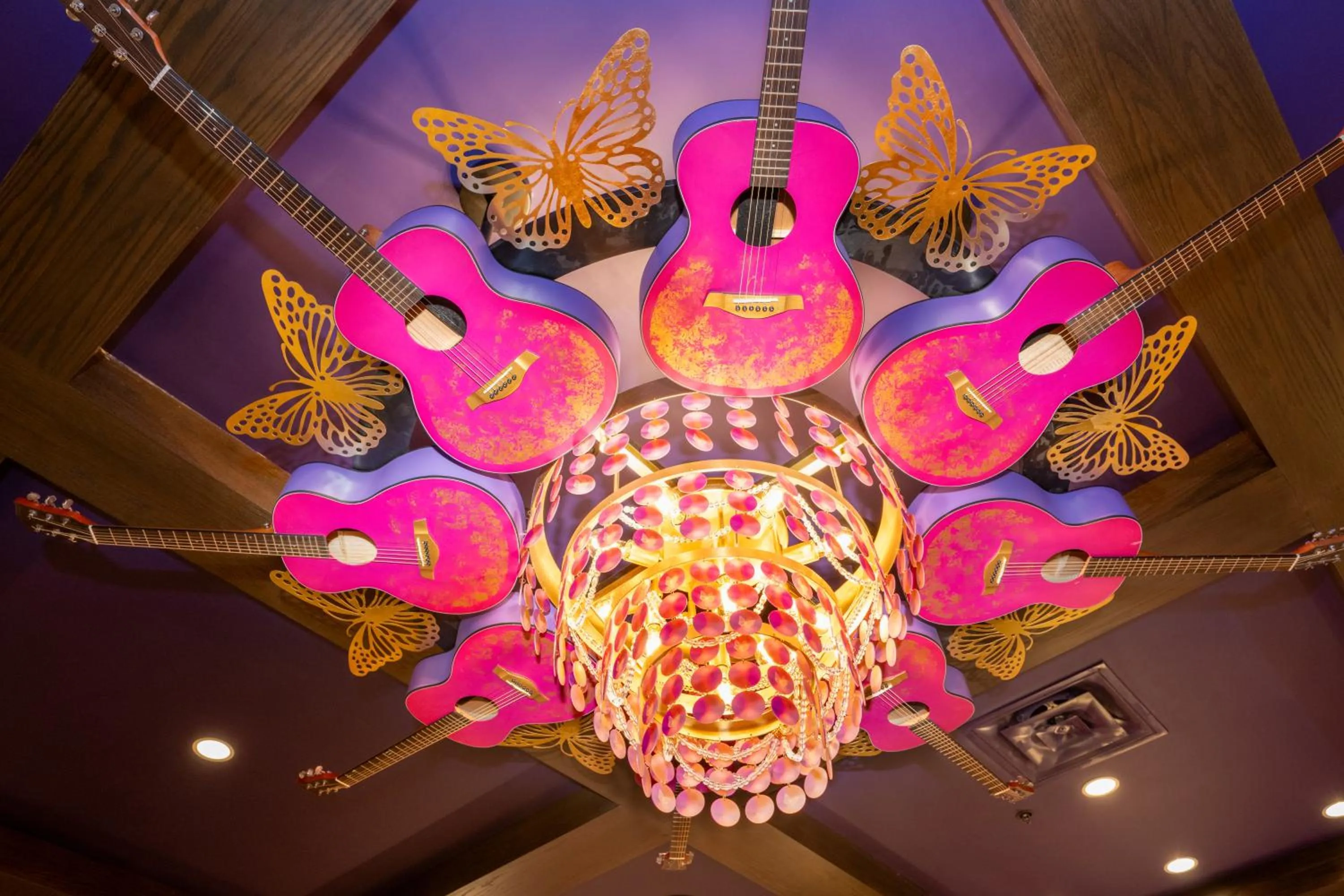 Lounge or bar in Dollywood's HeartSong Lodge & Resort