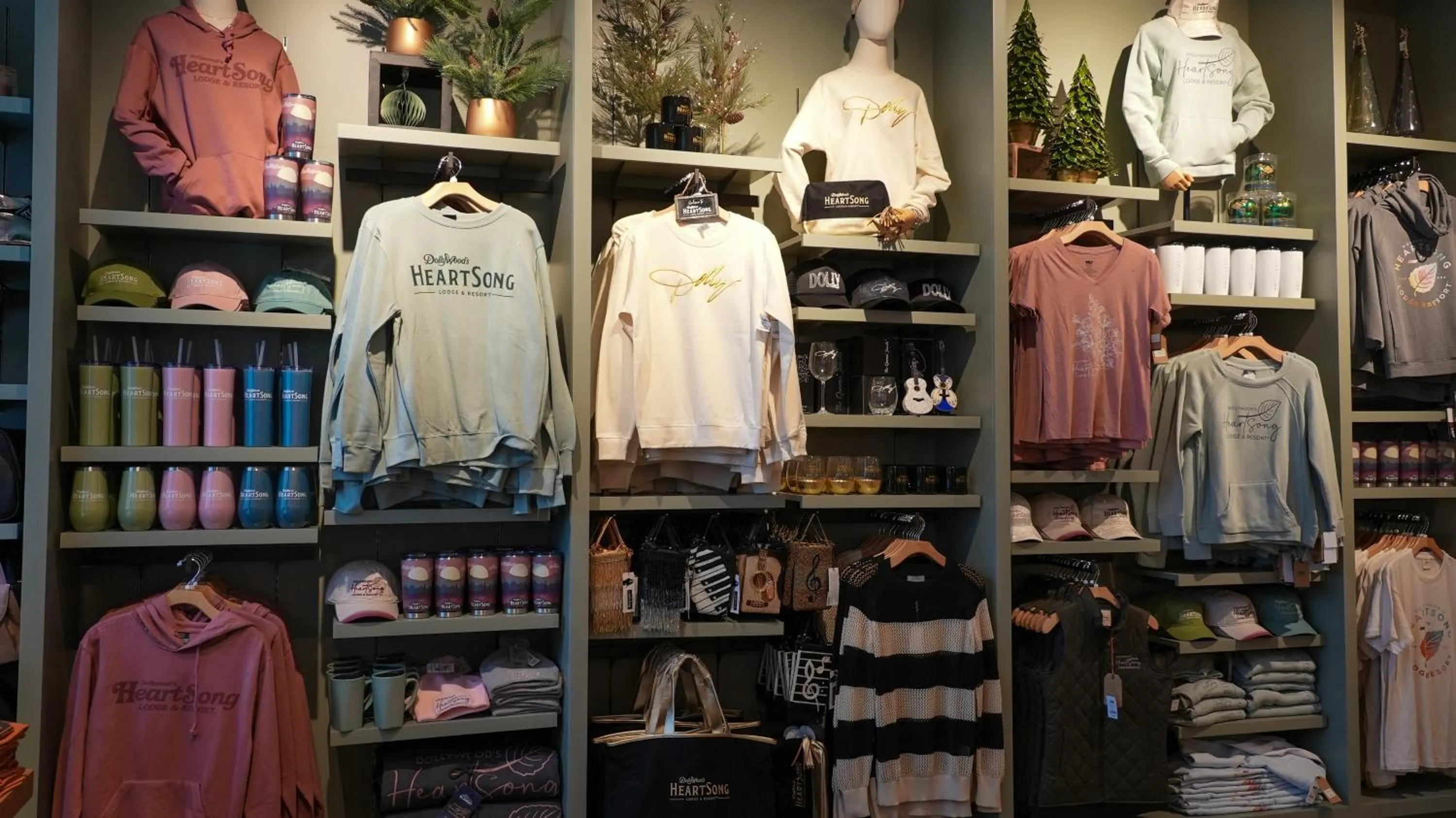 On-site shops in Dollywood's HeartSong Lodge & Resort