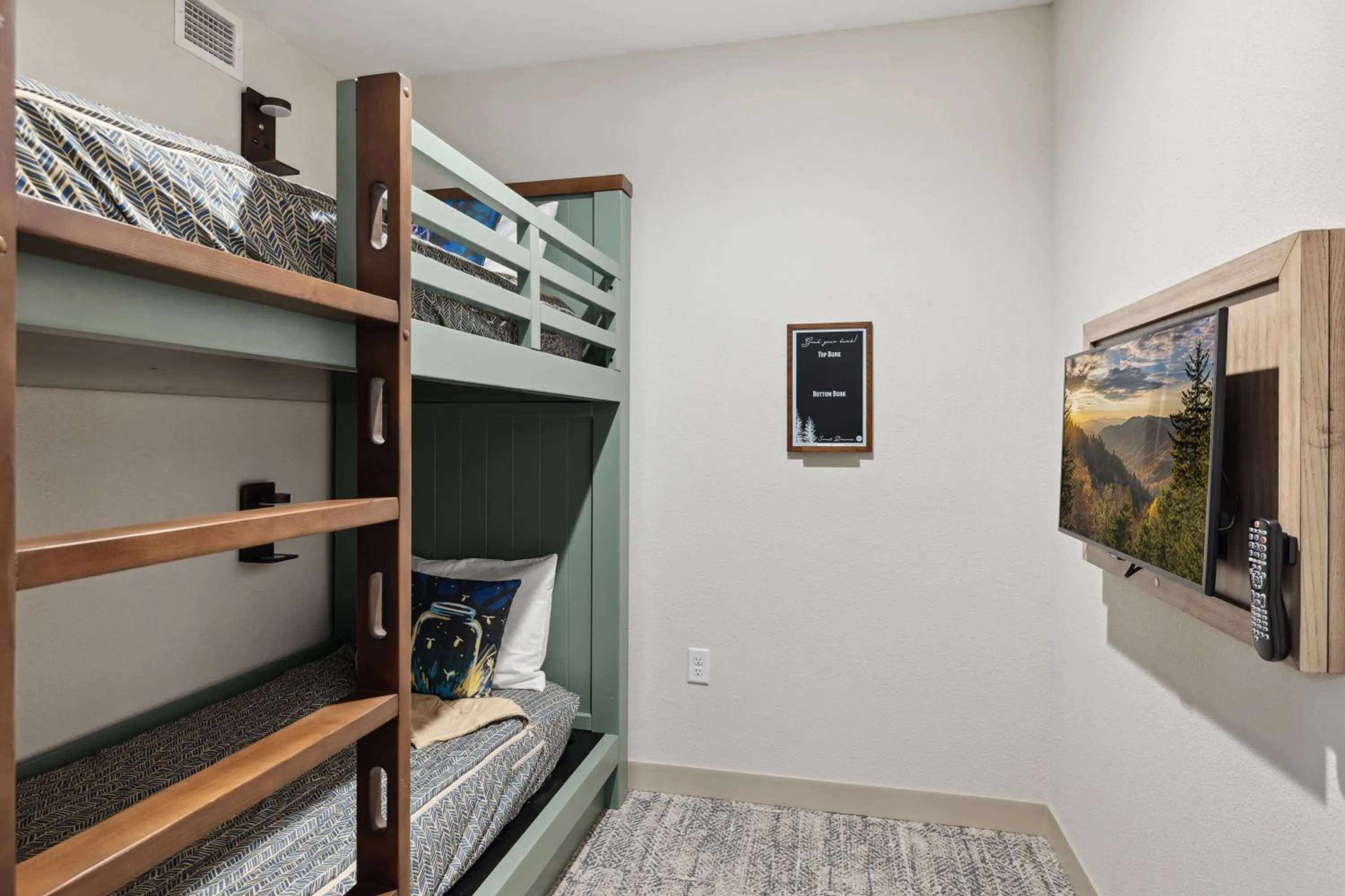 TV and multimedia, Bed in Dollywood's HeartSong Lodge & Resort