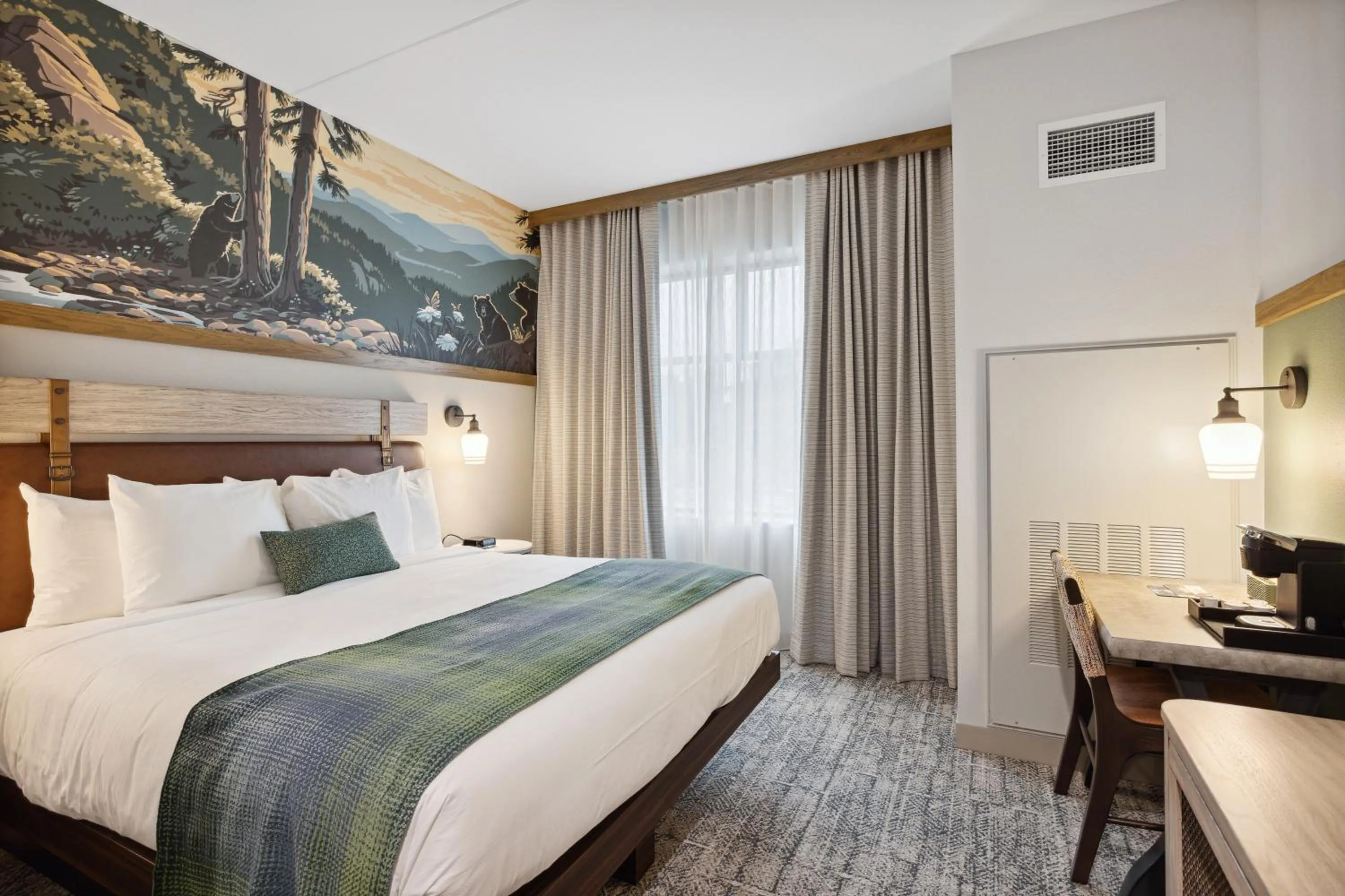 Bed in Dollywood's HeartSong Lodge & Resort