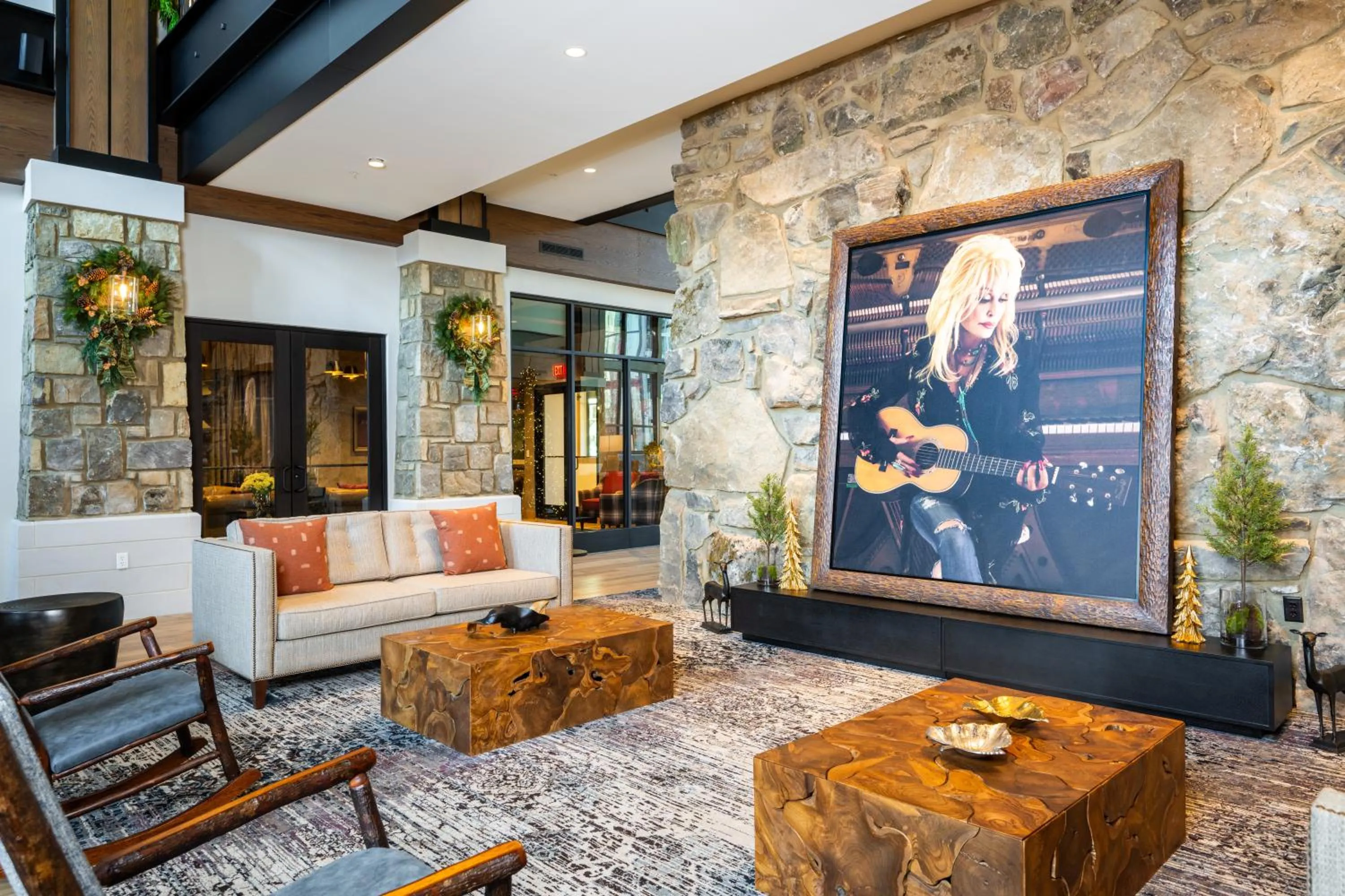 Living room in Dollywood's HeartSong Lodge & Resort