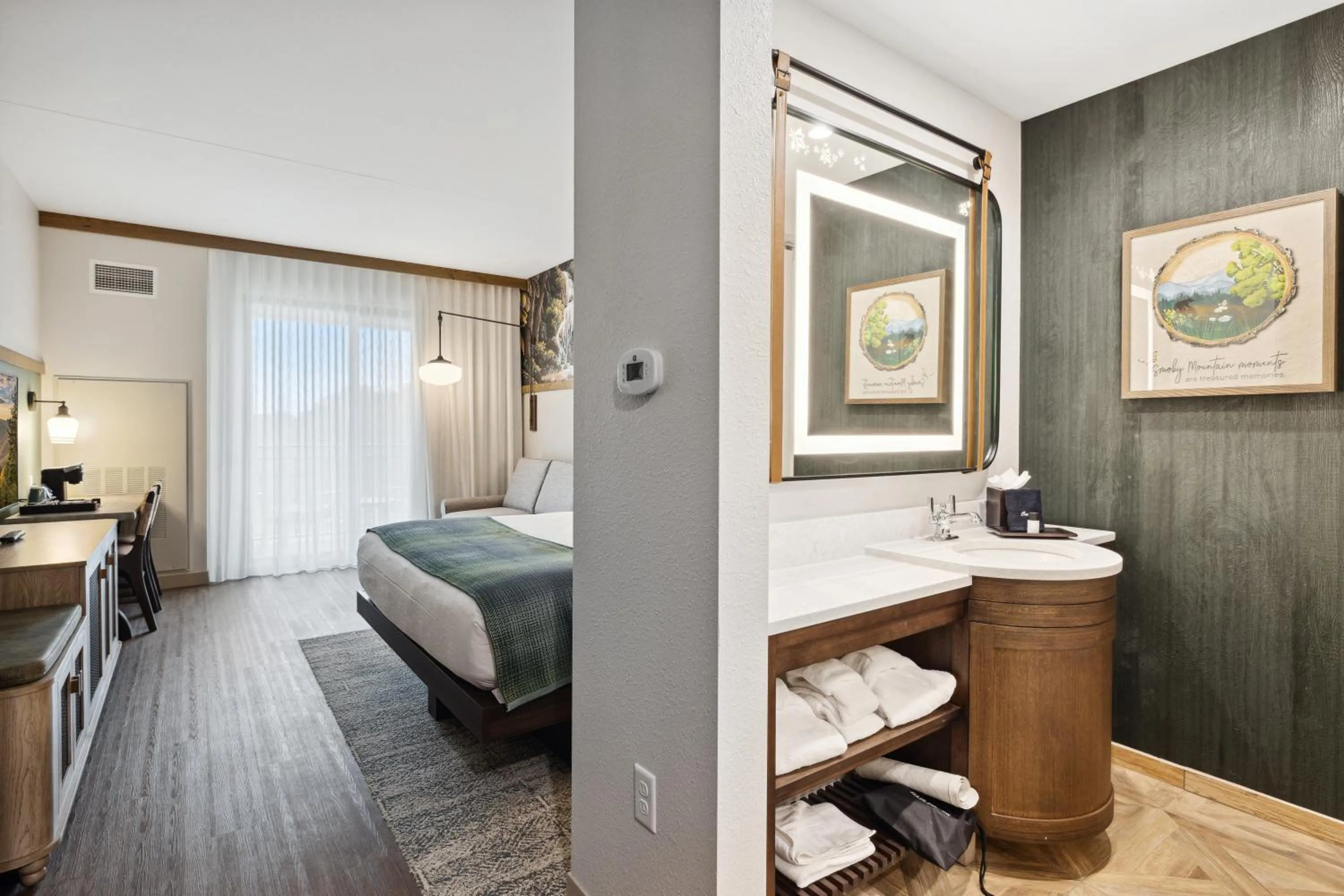 Bed in Dollywood's HeartSong Lodge & Resort