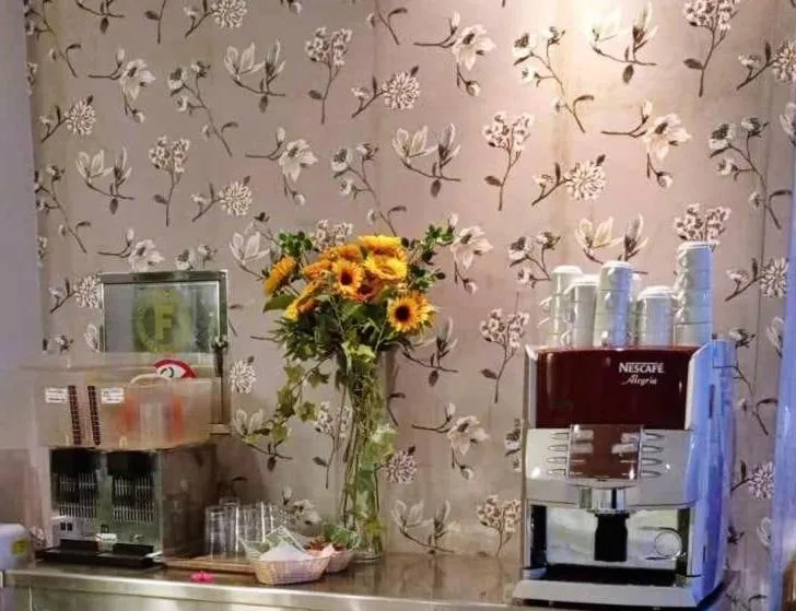 Coffee/tea facilities in Assembly Hotel