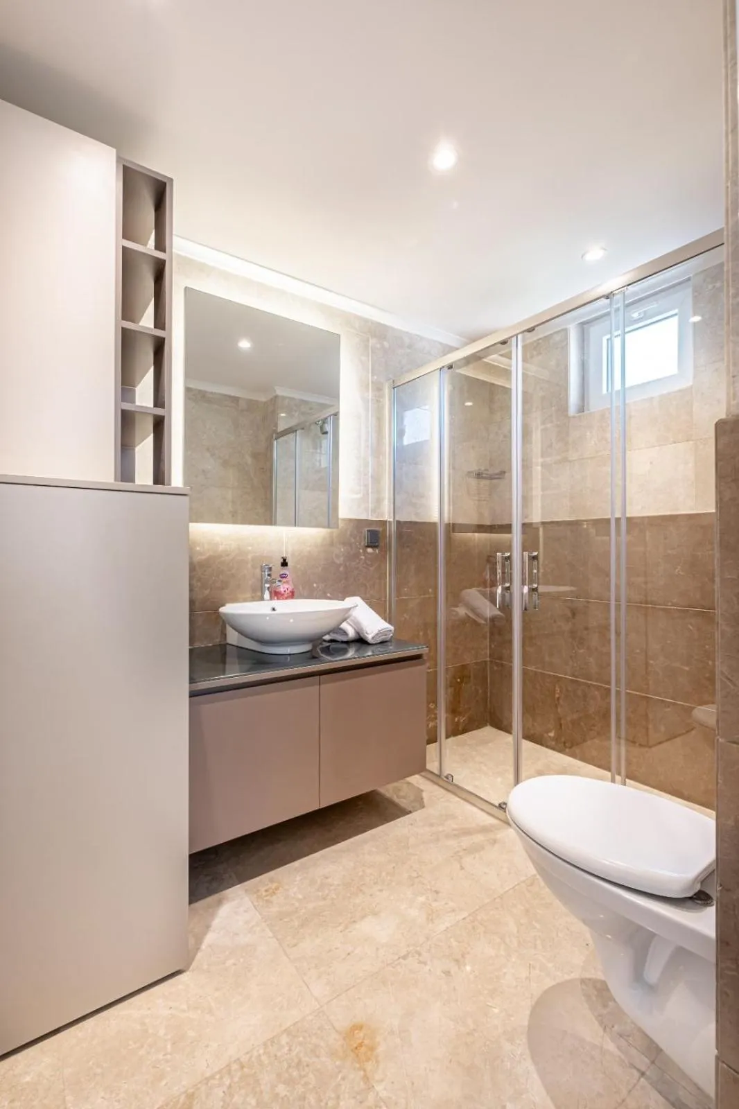 Shower in Belek Deluxe Suit
