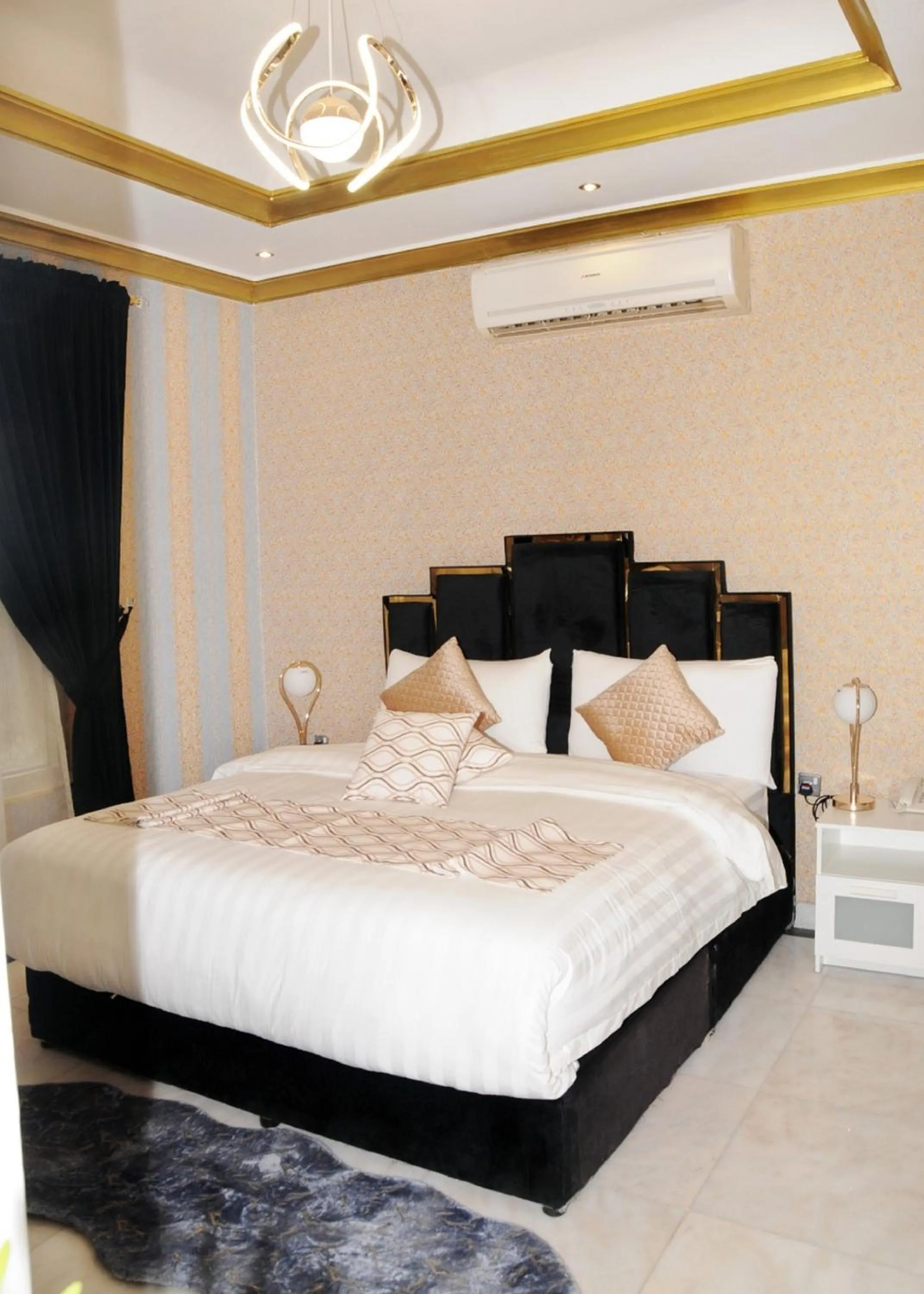 Bed in Al Nabarees Al Masi Hotel