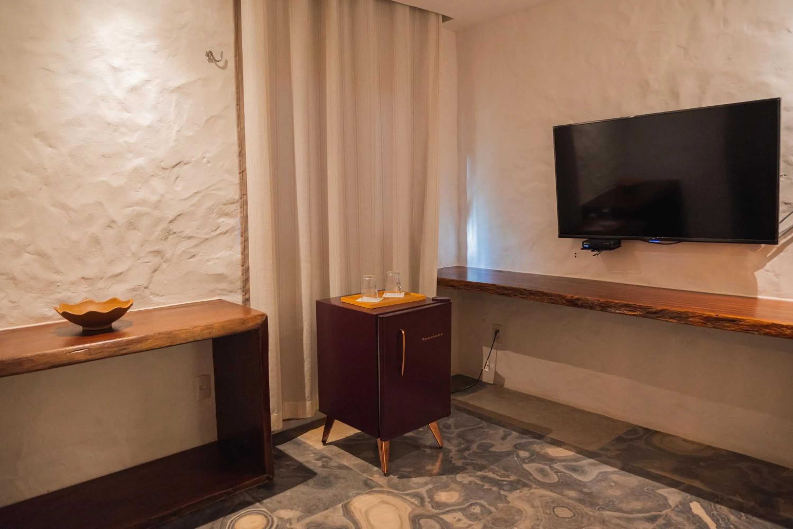 Communal lounge/ TV room in Moriá Eco Lodge