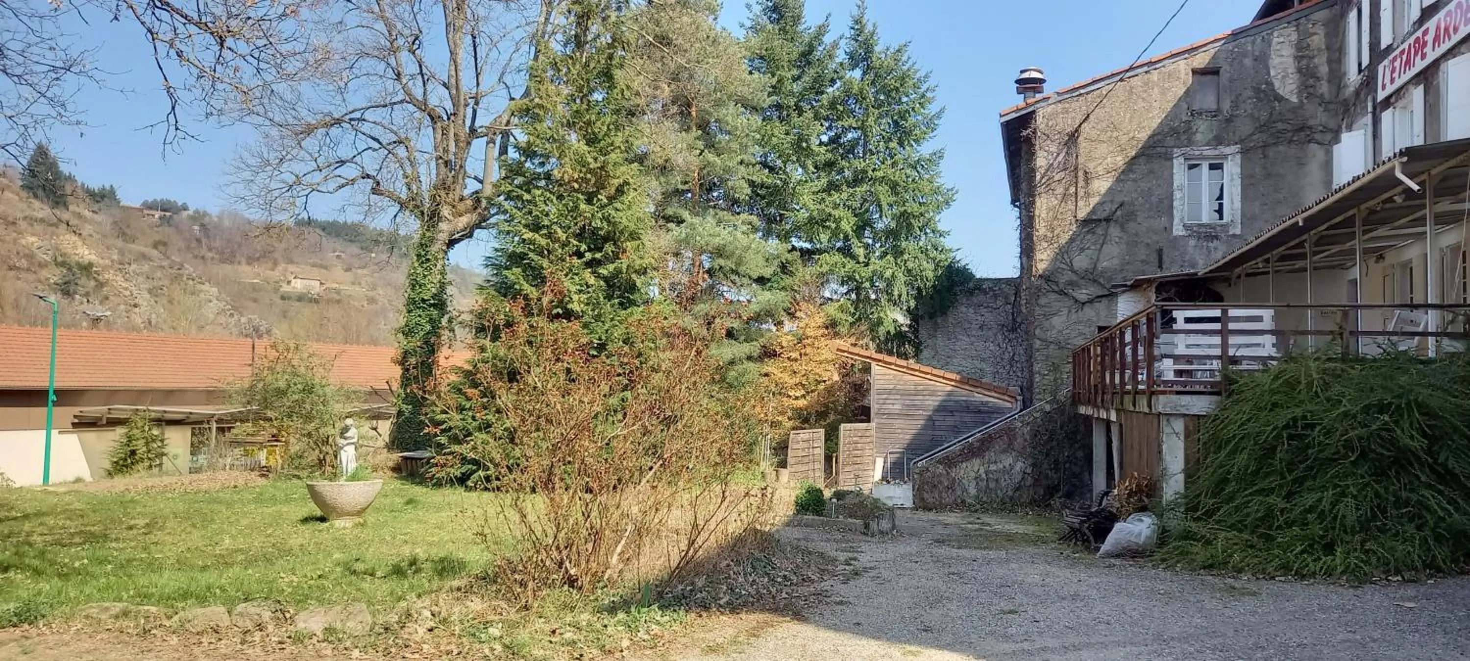 Property Building in Les ressources d'Epione