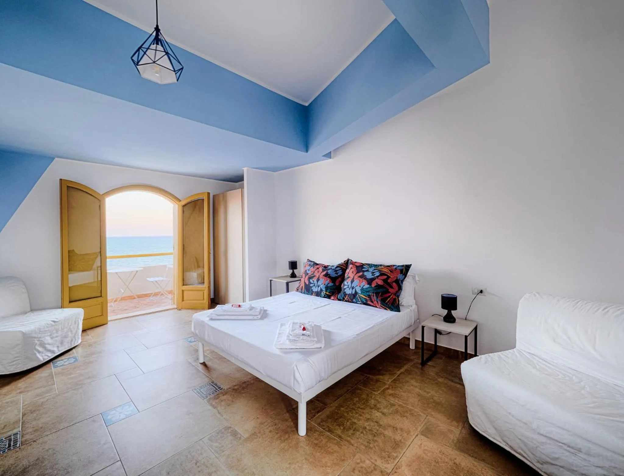 Photo of the whole room, Bed in Il Varo a Mare