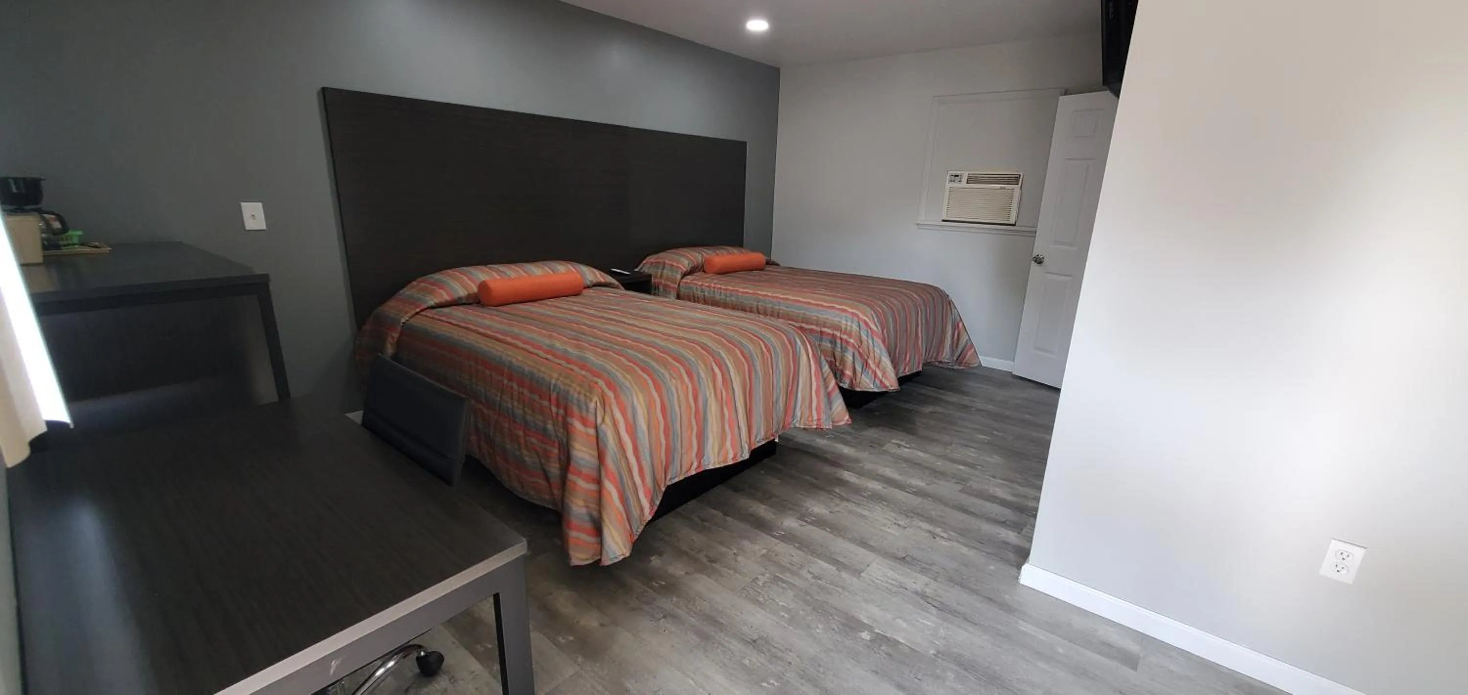 Bed in Villa Rosa Motel