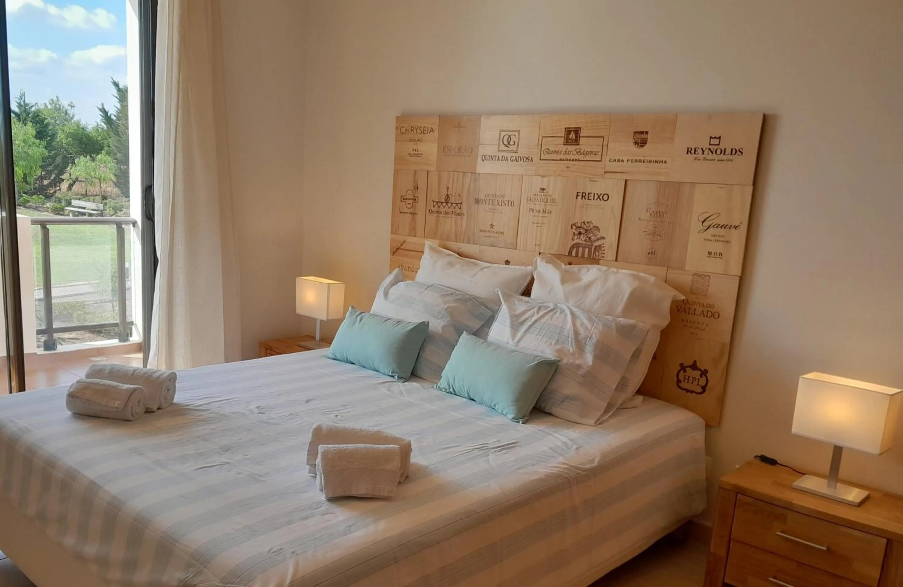 Bed in DeVVine Beach and Golf