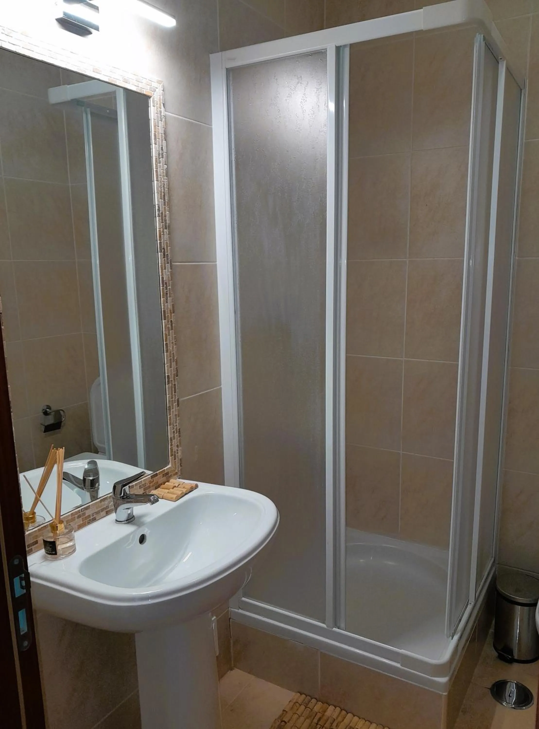 Shower in DeVVine Beach and Golf