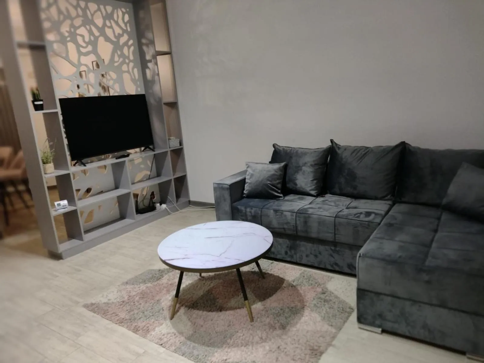 Living room in AMRA APART - Complex Alezzi