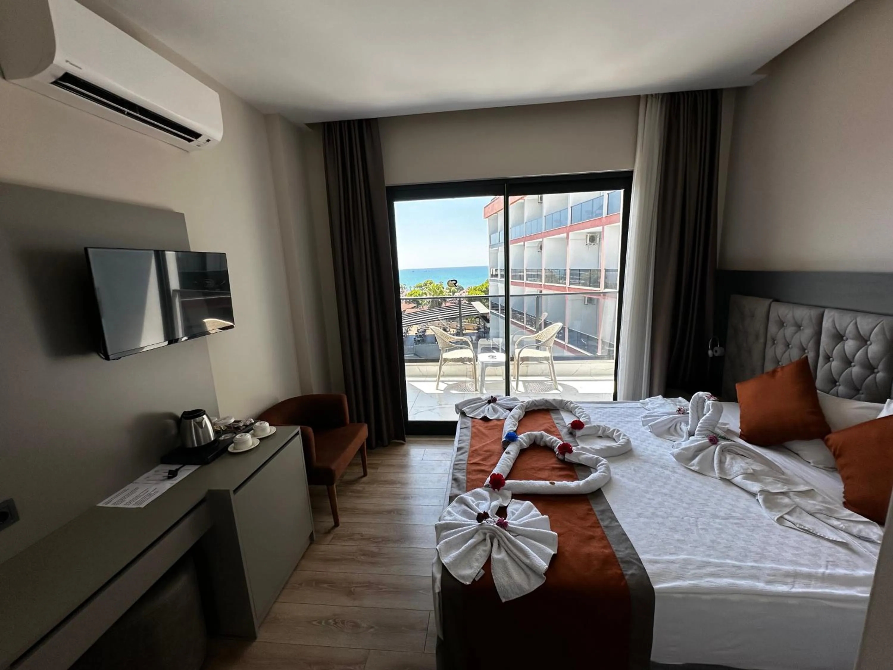 Bed in SiDE GOLDEN ROCK HOTEL&SPA