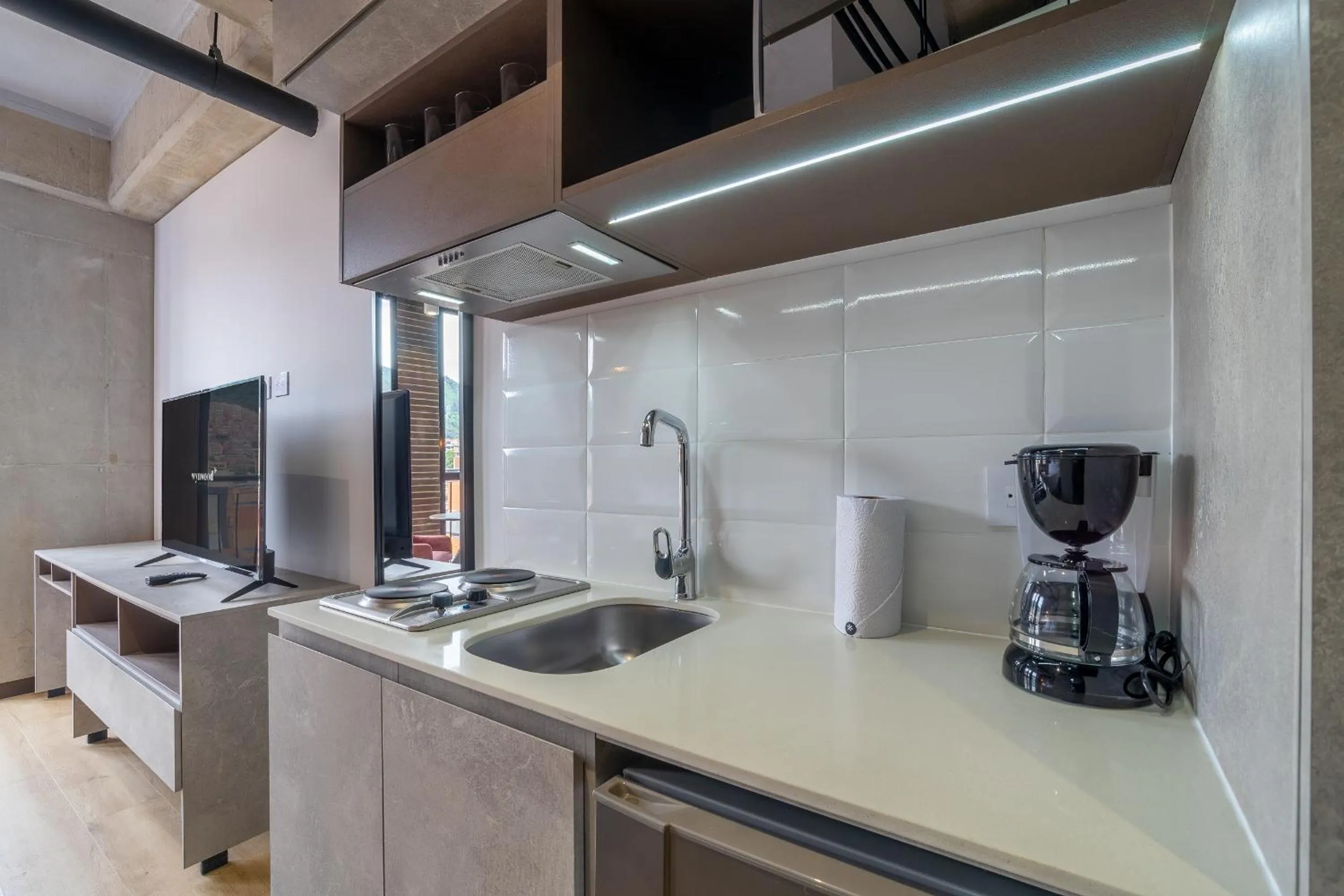 Kitchen or kitchenette in Beliving by Wynwood House