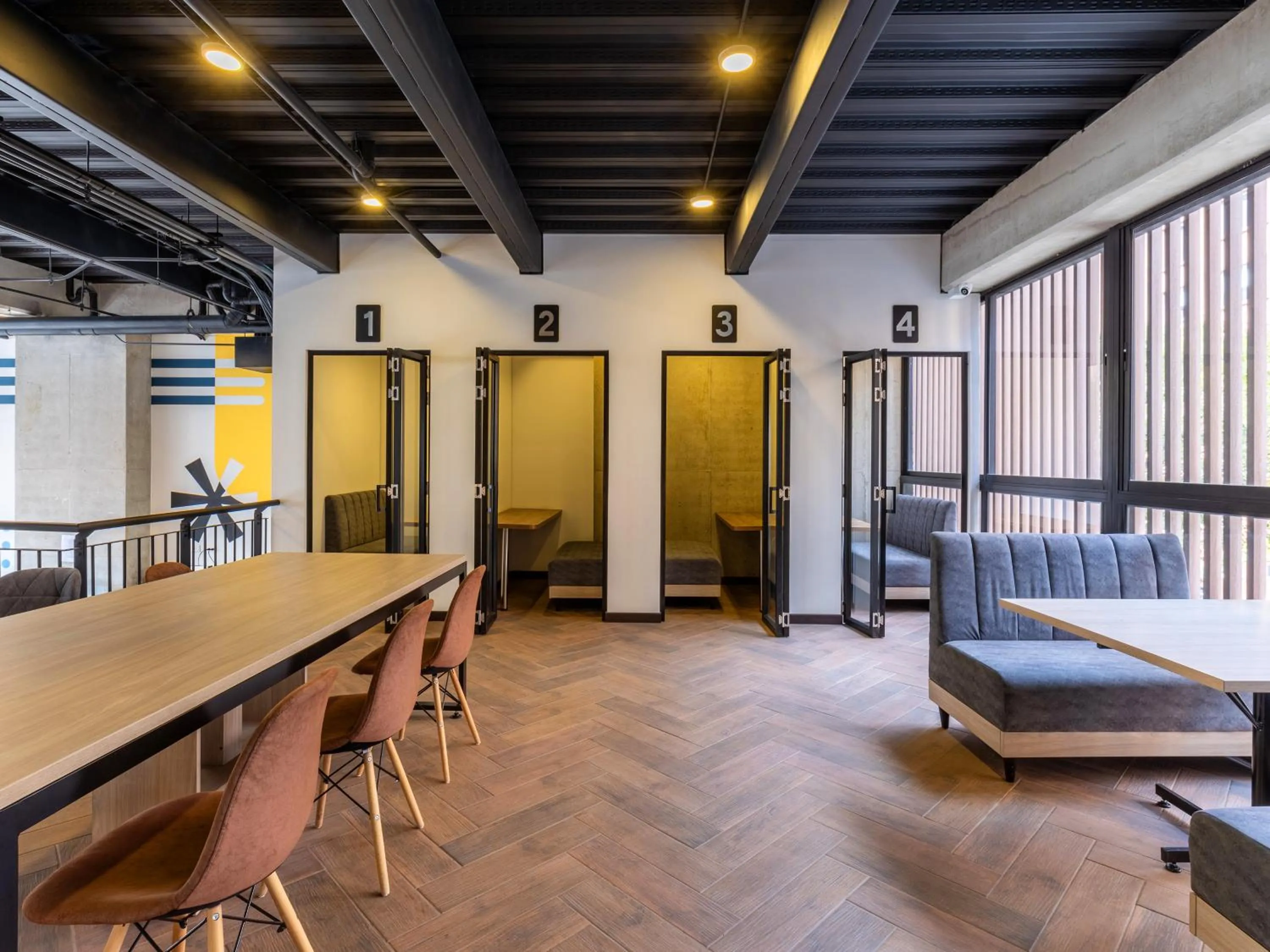 Dining area in Beliving by Wynwood House