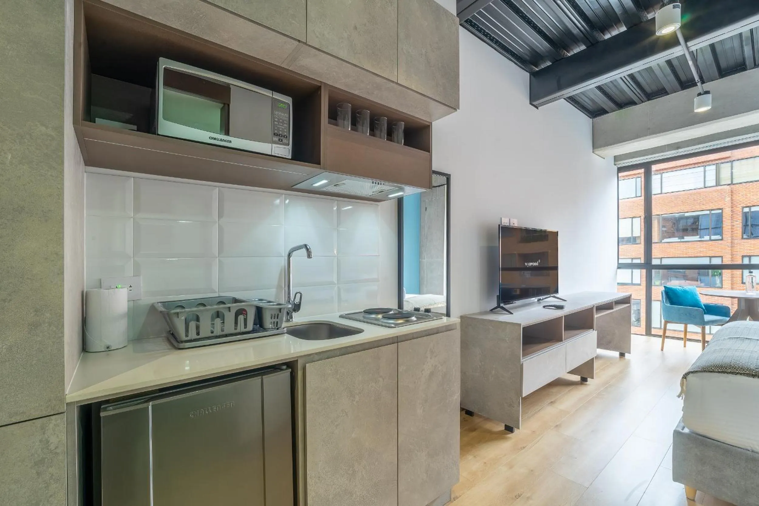 Kitchen or kitchenette in Beliving by Wynwood House