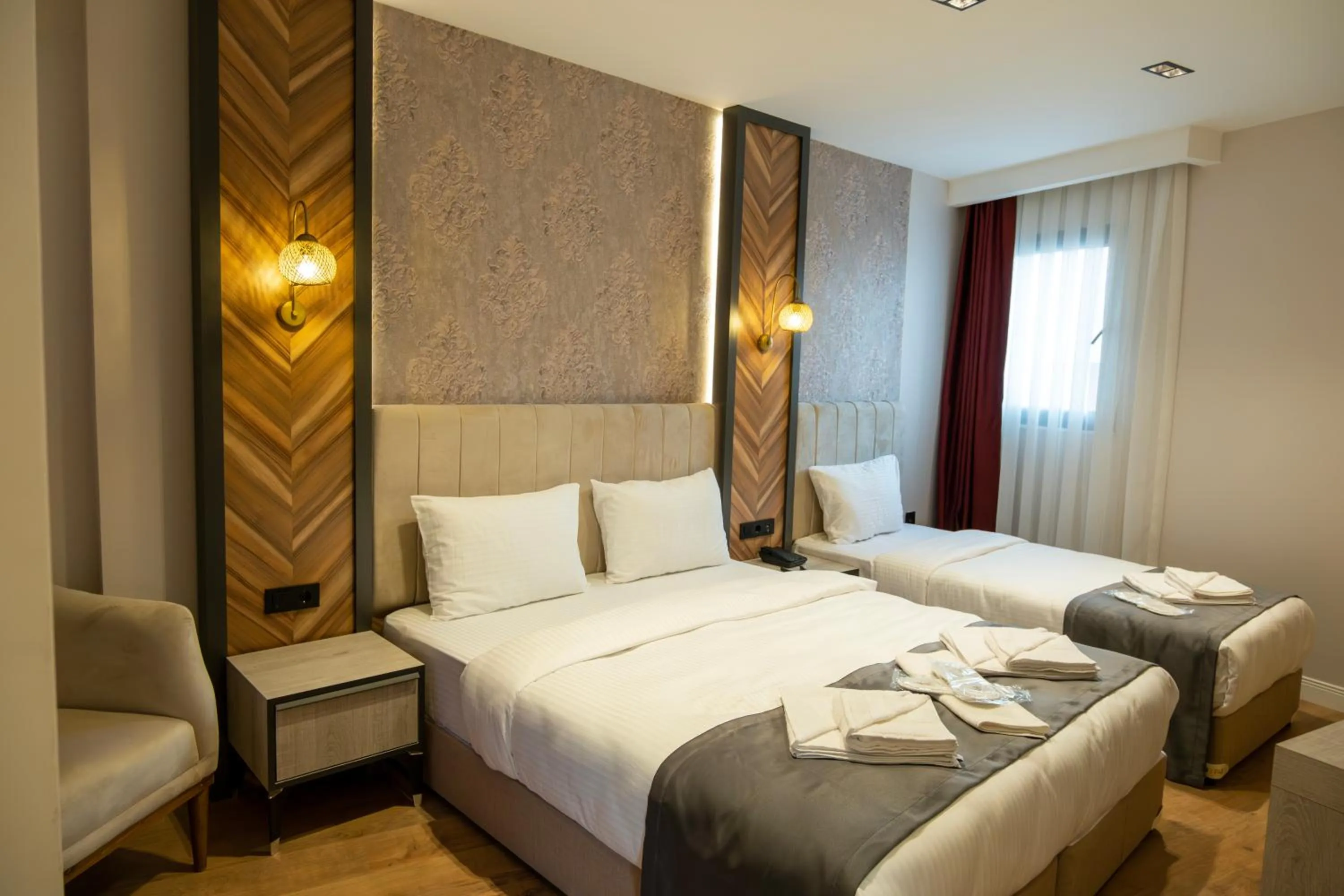 Photo of the whole room, Bed in Linda Port Hotel