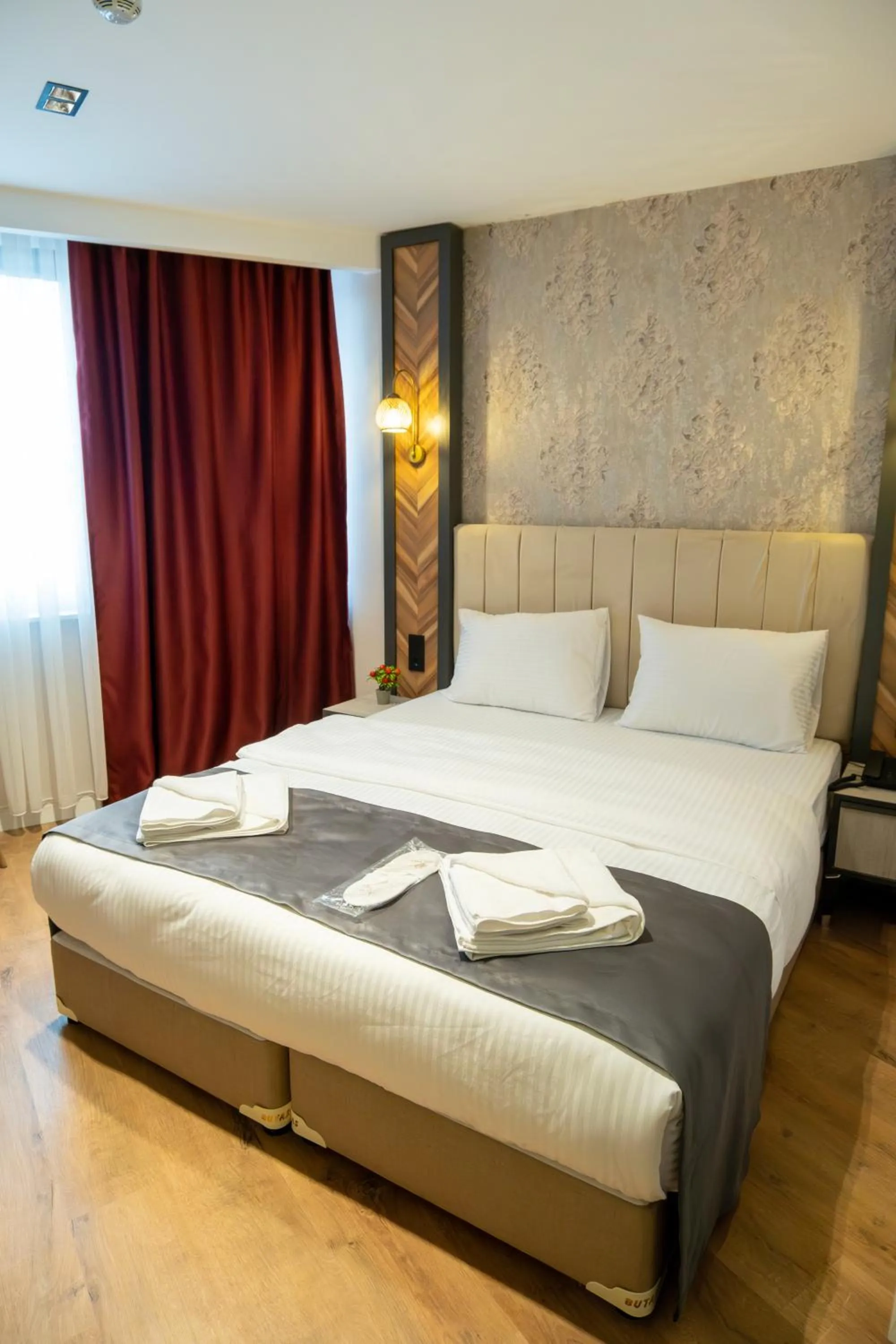 Photo of the whole room, Bed in Linda Port Hotel