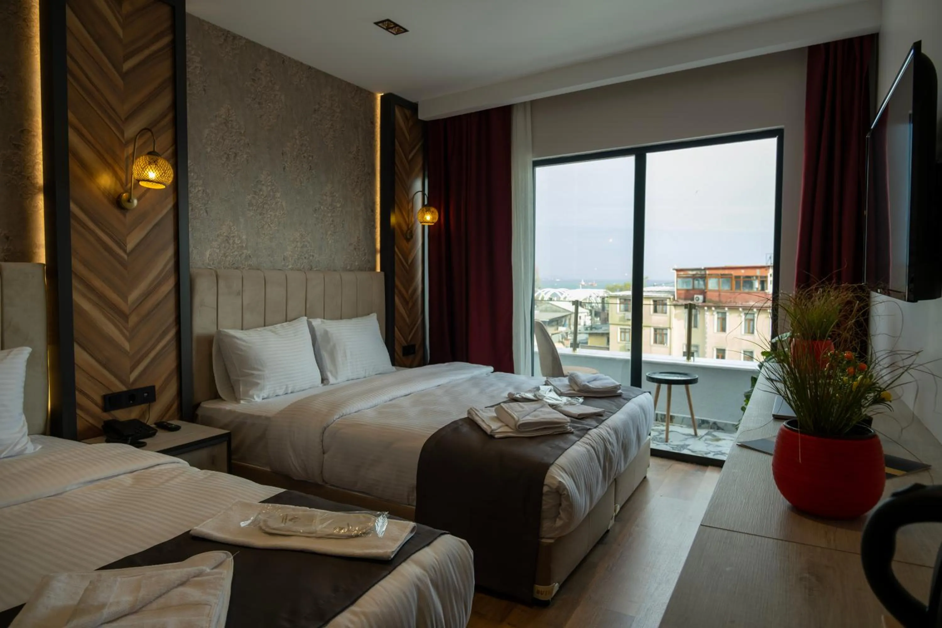 Photo of the whole room, Bed in Linda Port Hotel