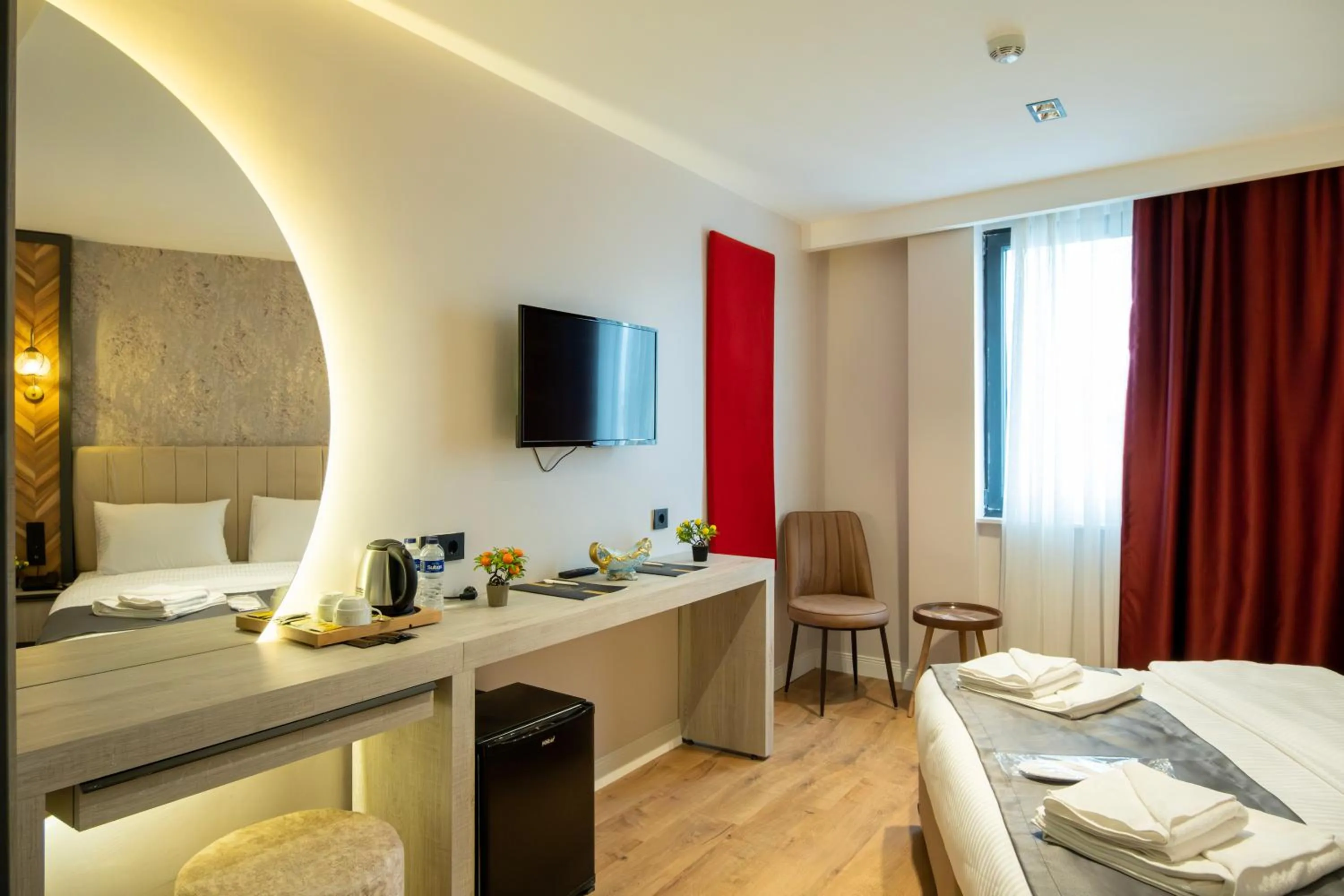 TV and multimedia, Bed in Linda Port Hotel