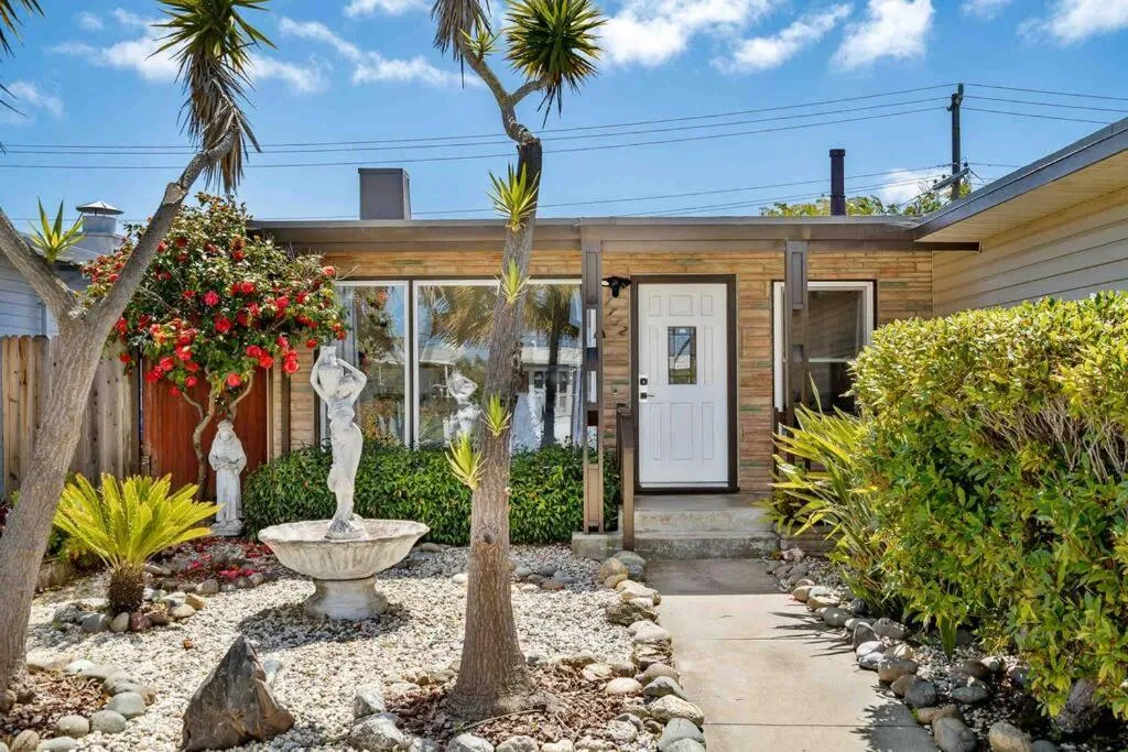 Mid Century Garden View Home Parking