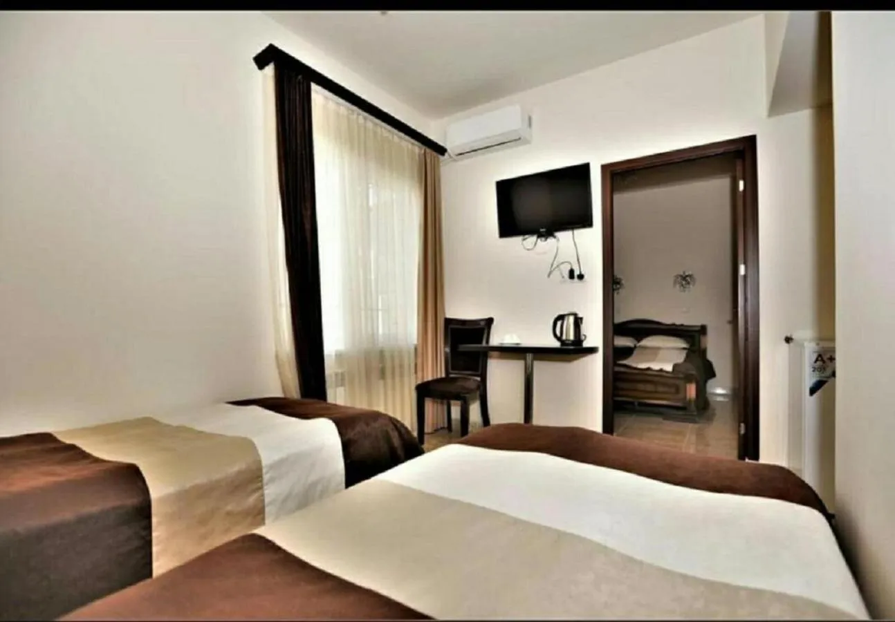 TV and multimedia, Bed in Comfort House Hotel