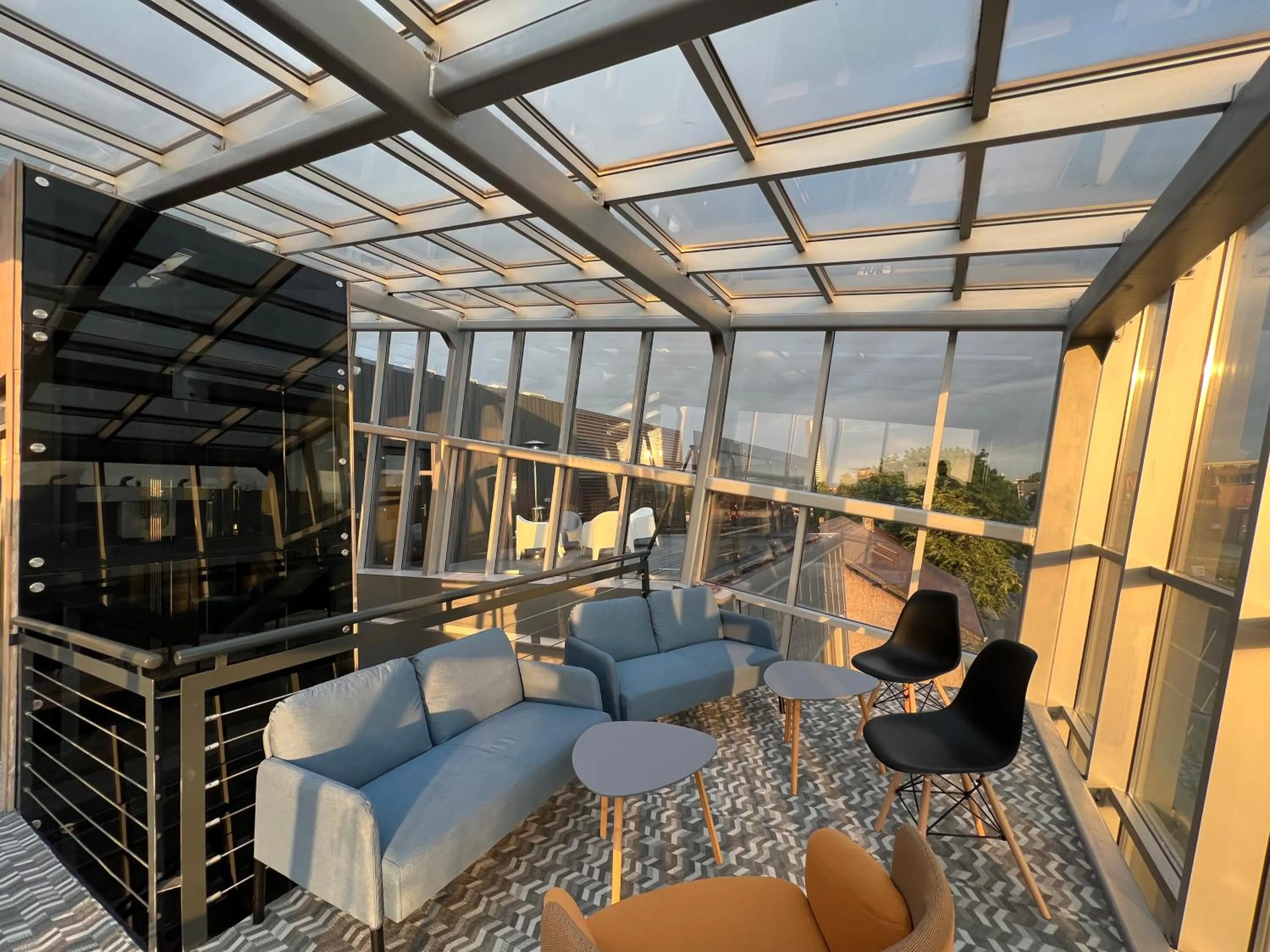 Communal lounge/ TV room in Luna Self Check-in Hotel Klaipeda