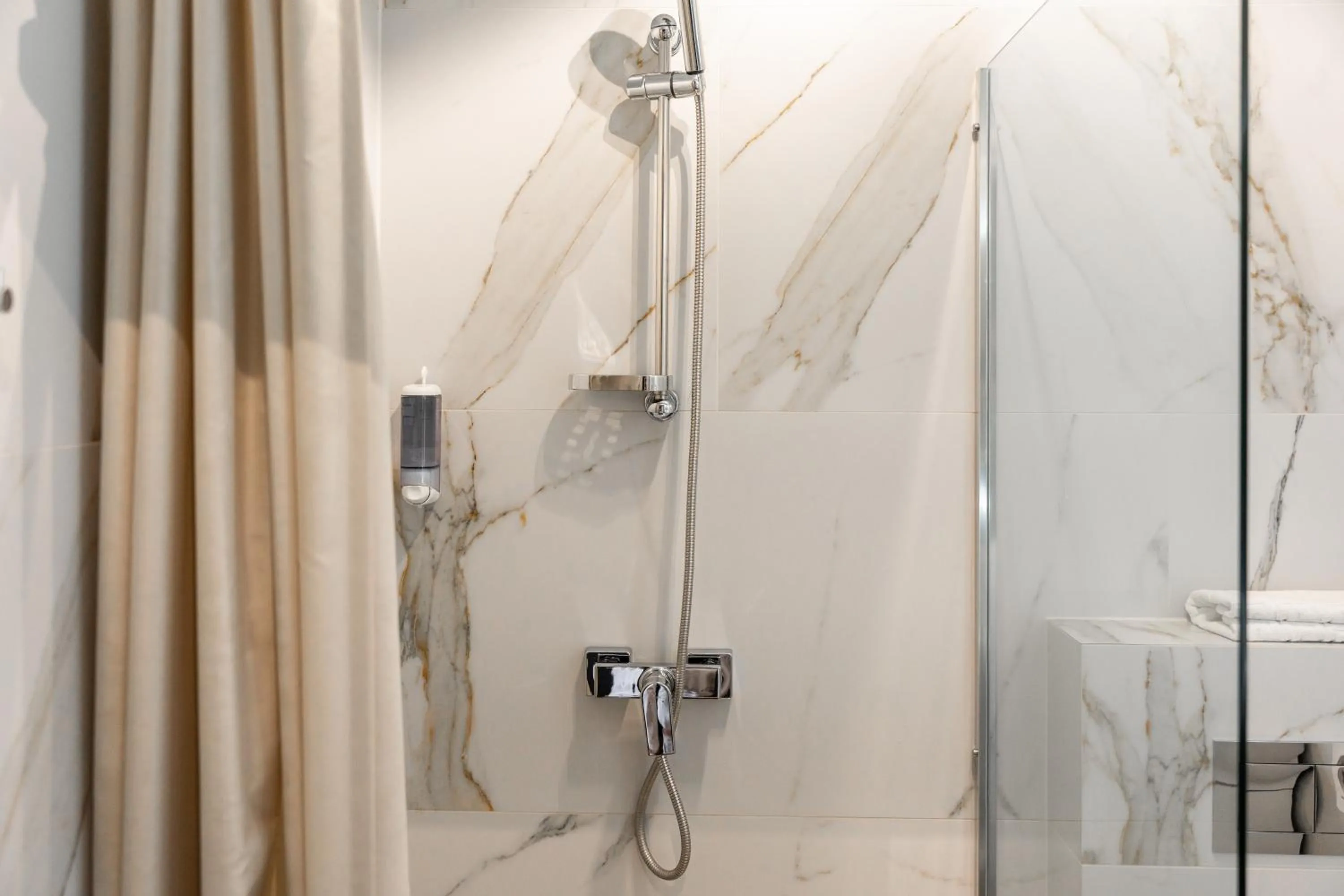 Shower in Luna Self Check-in Hotel Klaipeda