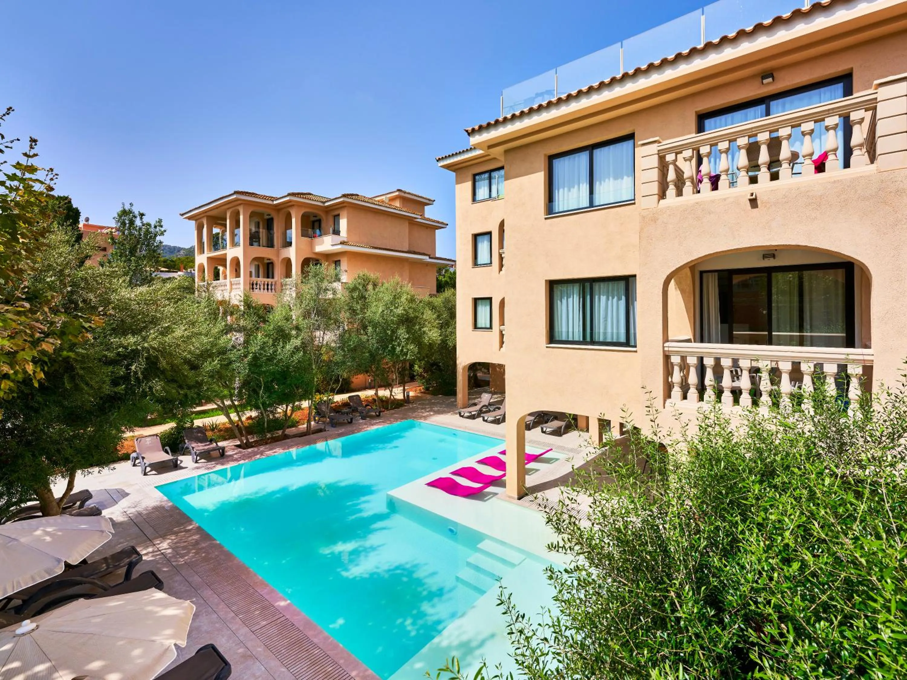 Property building in Apartamentos Sinfony