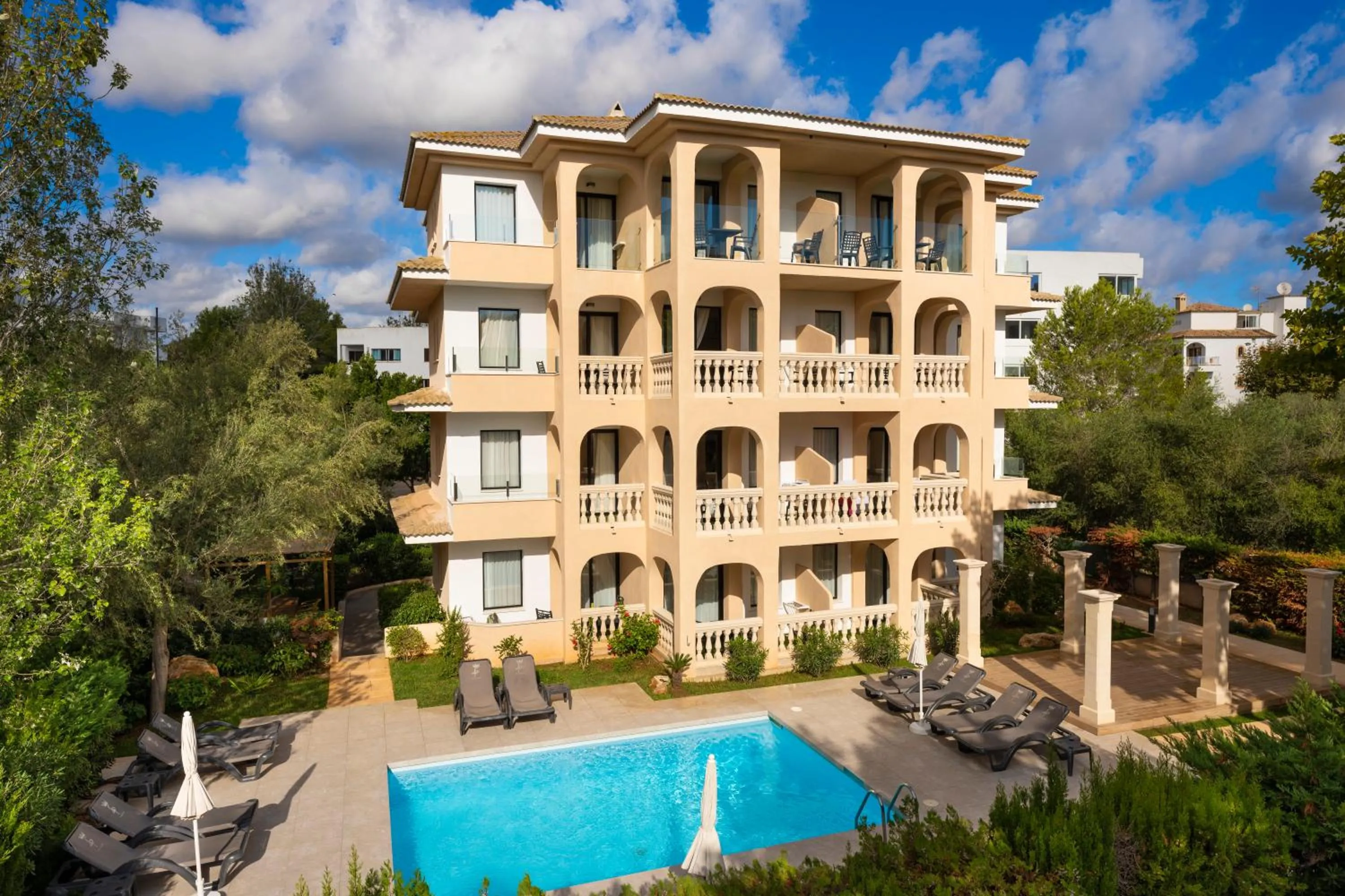 Property building in Apartamentos Sinfony