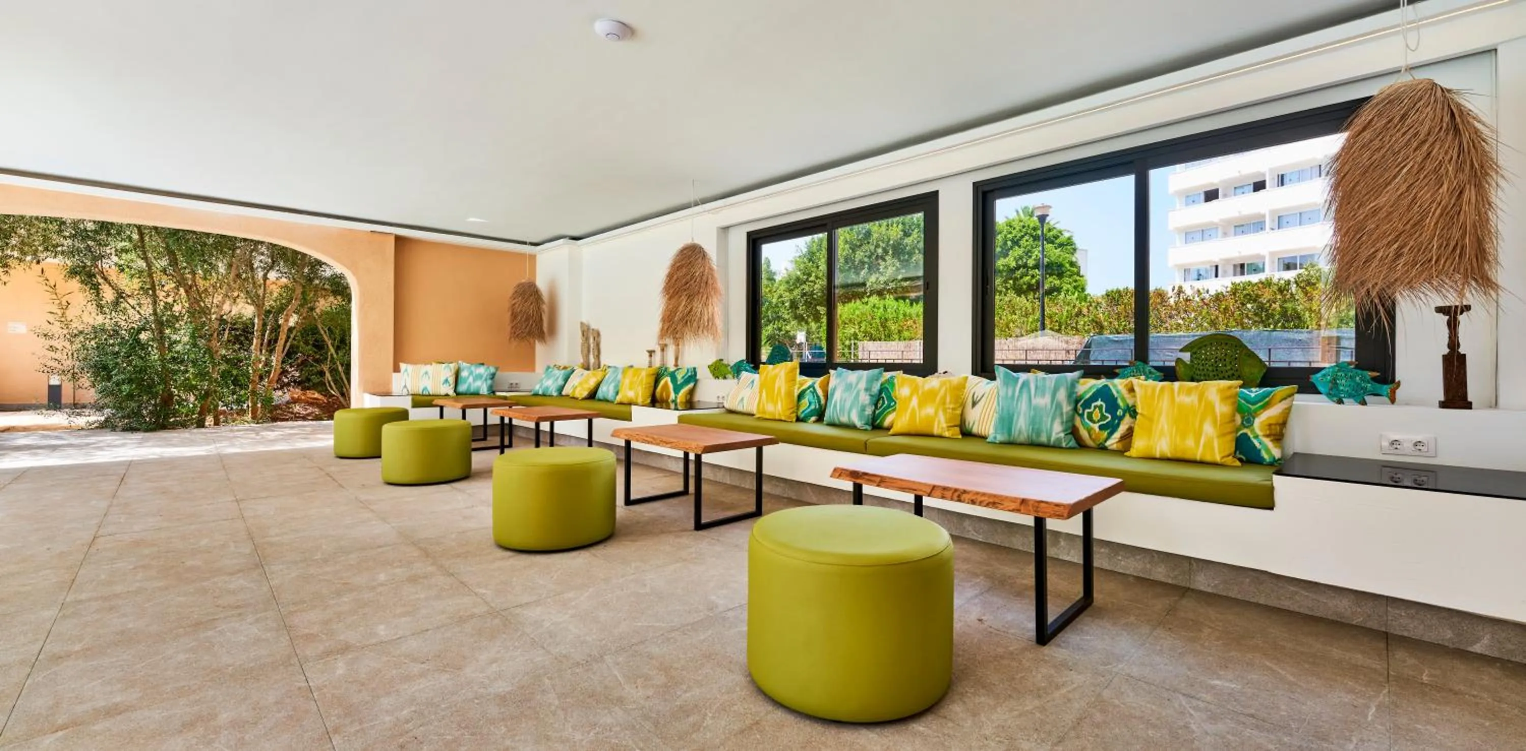 Lounge or bar in Apartamentos Sinfony