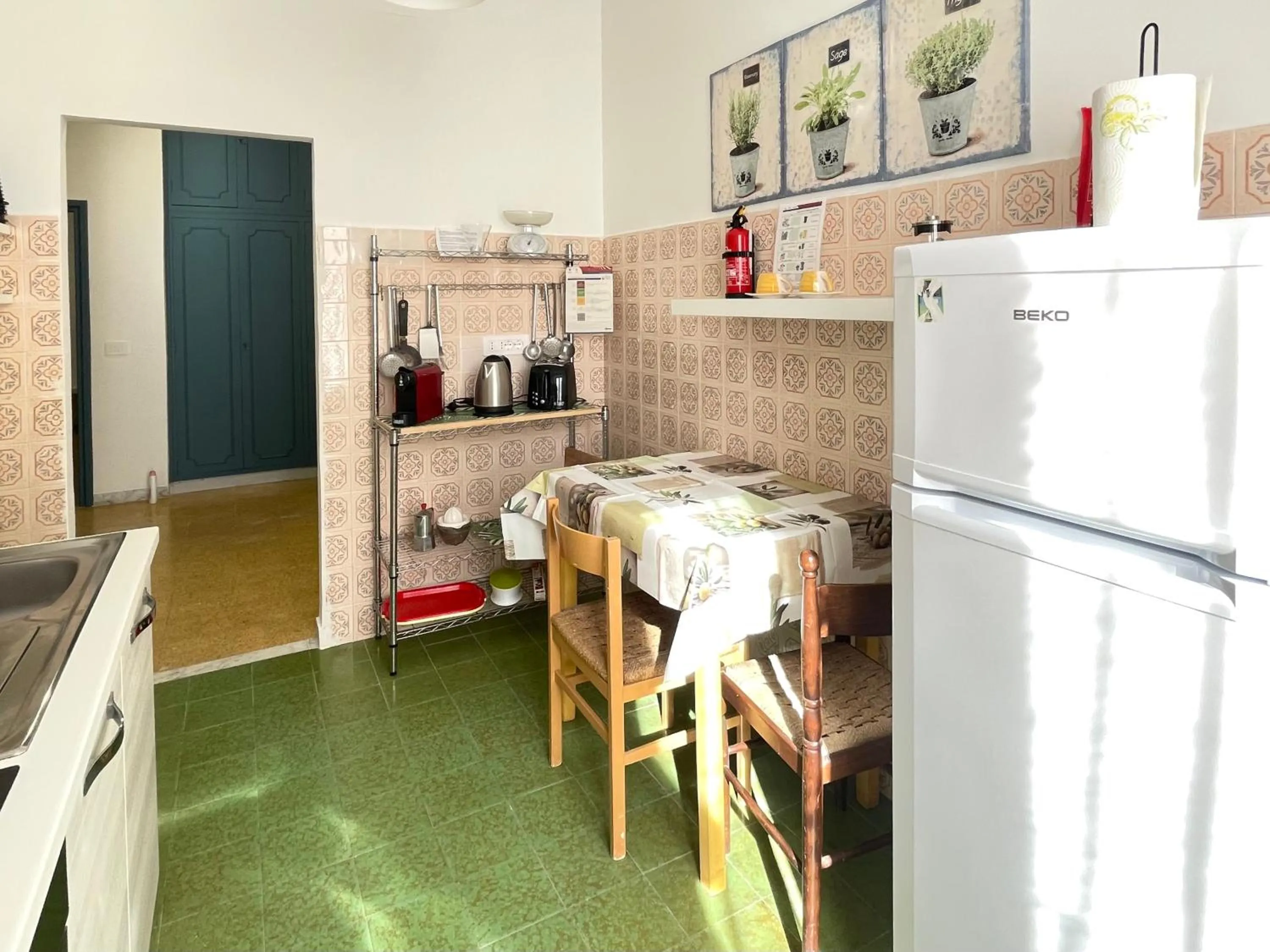 kitchen in DOMUS MARI a due passi dal mare Anzio Cincinnato