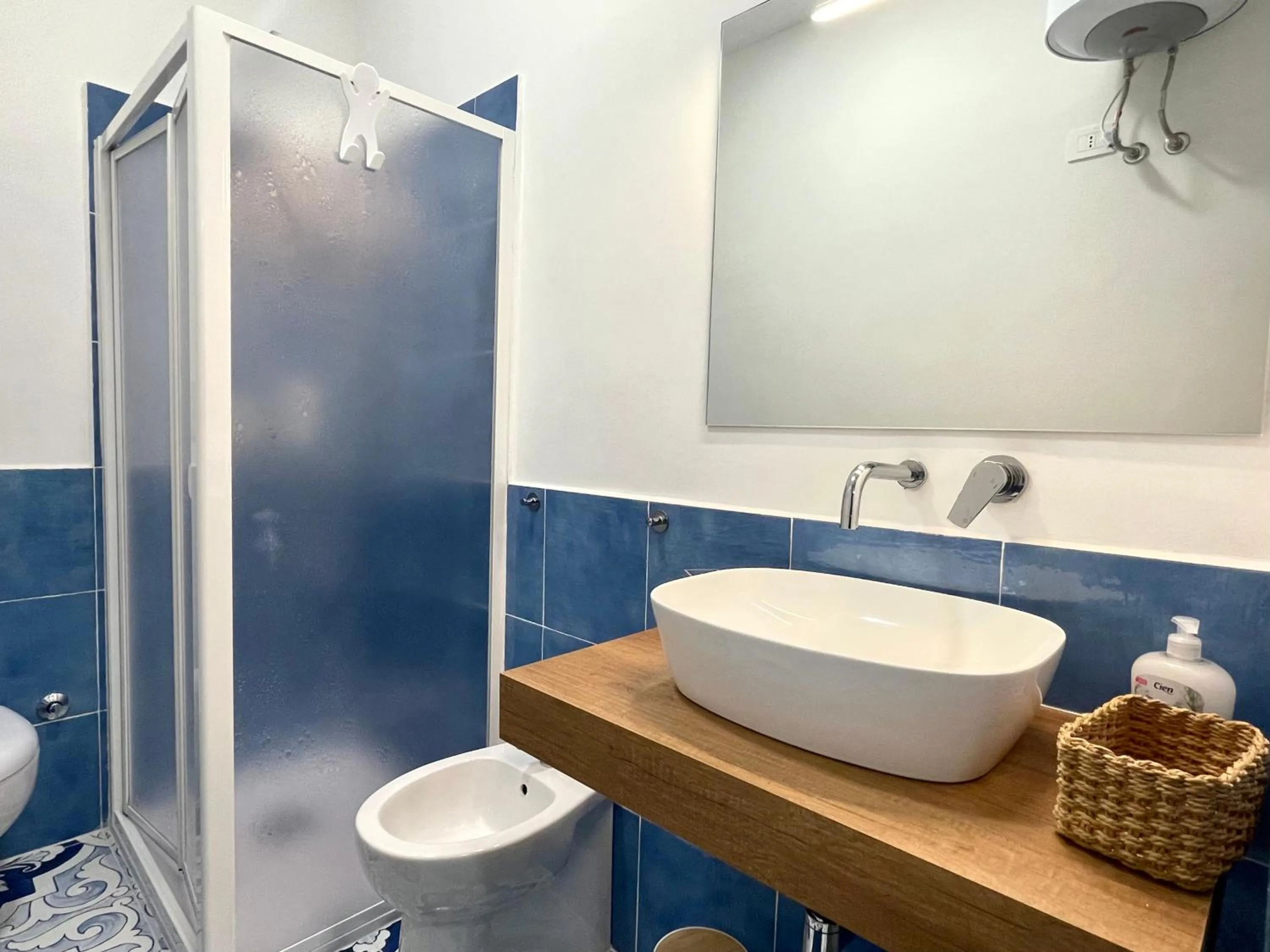 Shower in DOMUS MARI a due passi dal mare Anzio Cincinnato