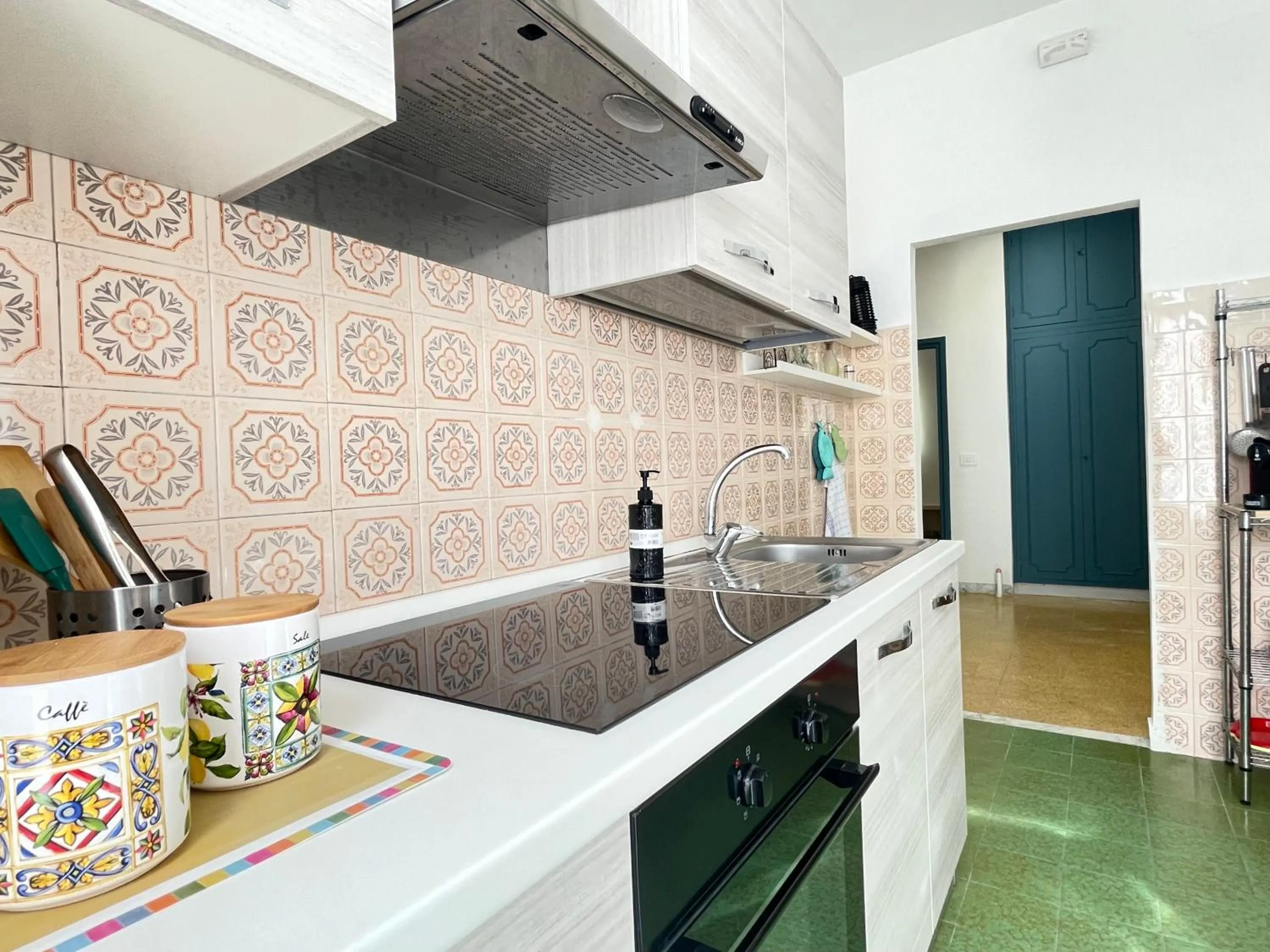 kitchen in DOMUS MARI a due passi dal mare Anzio Cincinnato