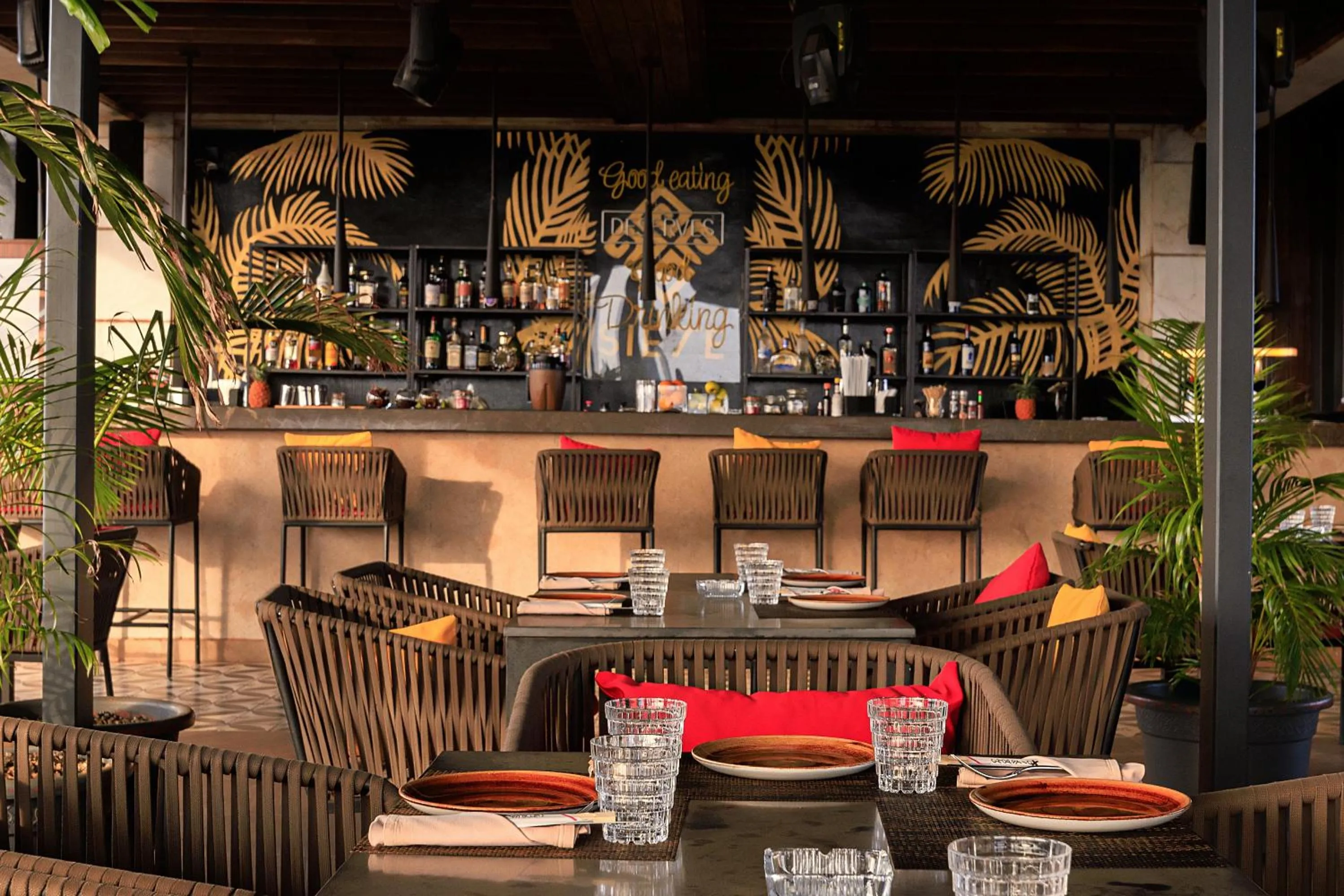 Restaurant/places to eat in Riviera Royal Hotel