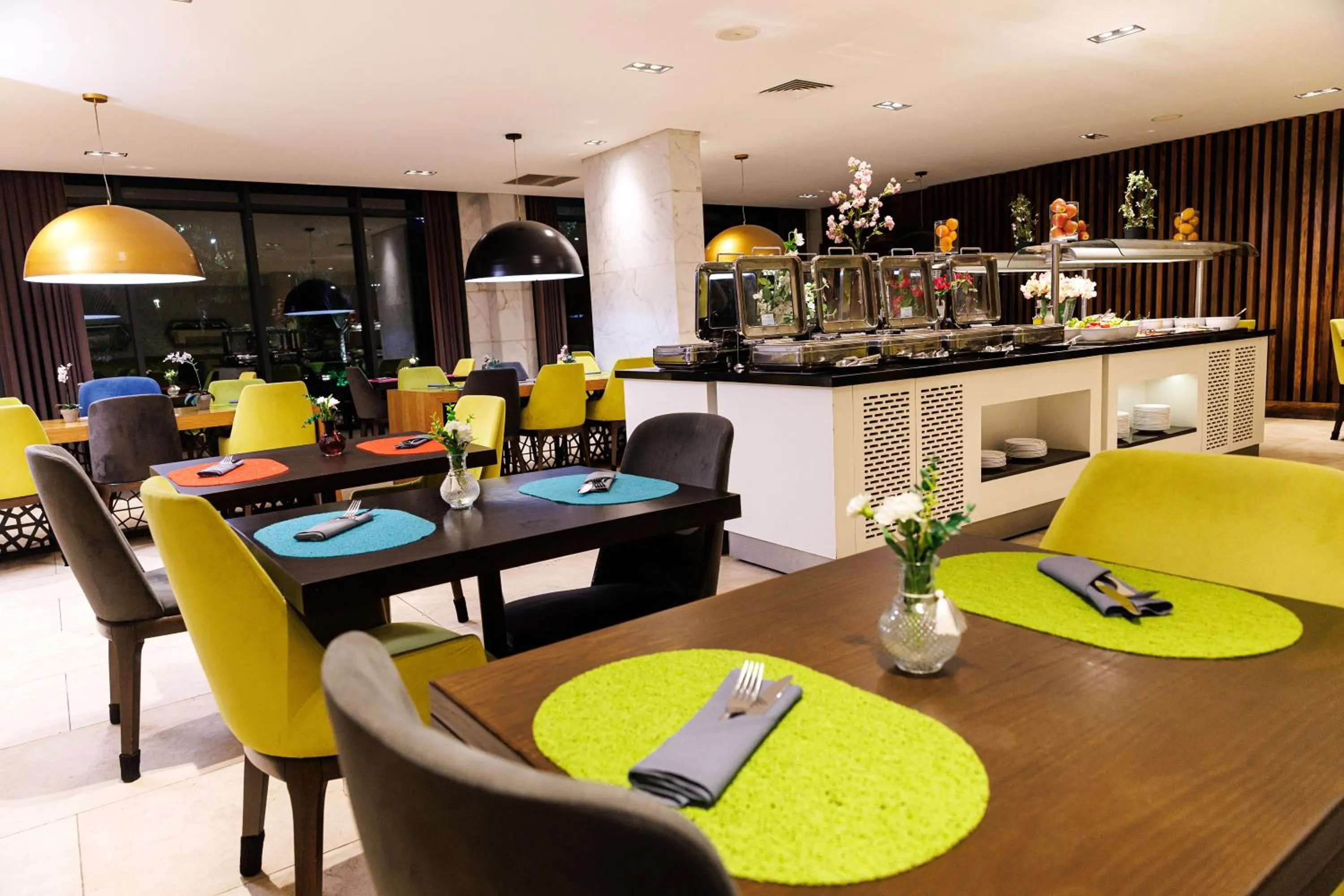 Restaurant/places to eat in Riviera Royal Hotel