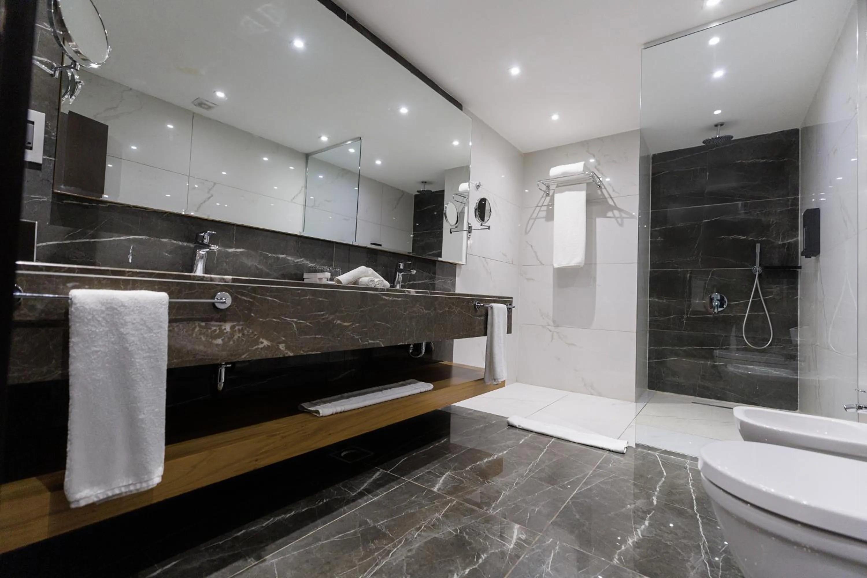 Shower in Riviera Royal Hotel