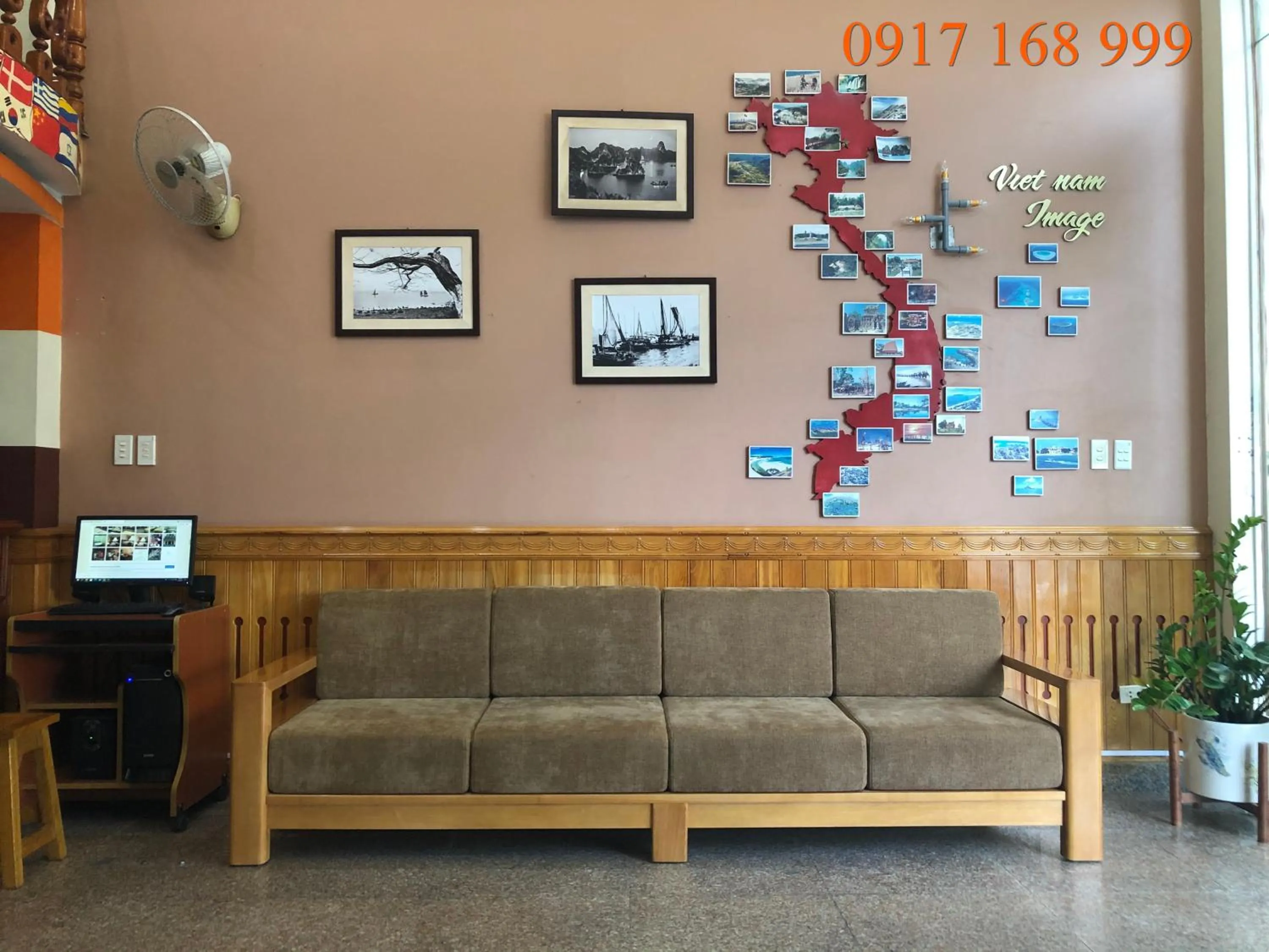 Communal lounge/ TV room in Central Halong Hotel