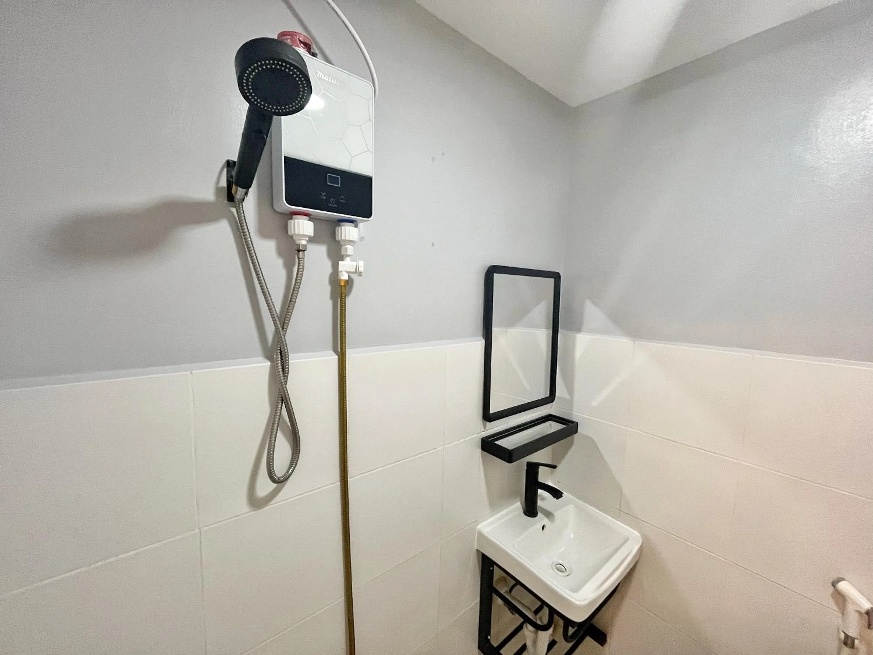 Shower in Zuric Pension House