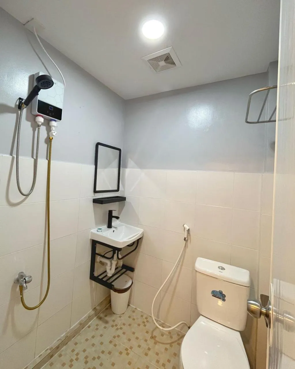 Shower in Zuric Pension House