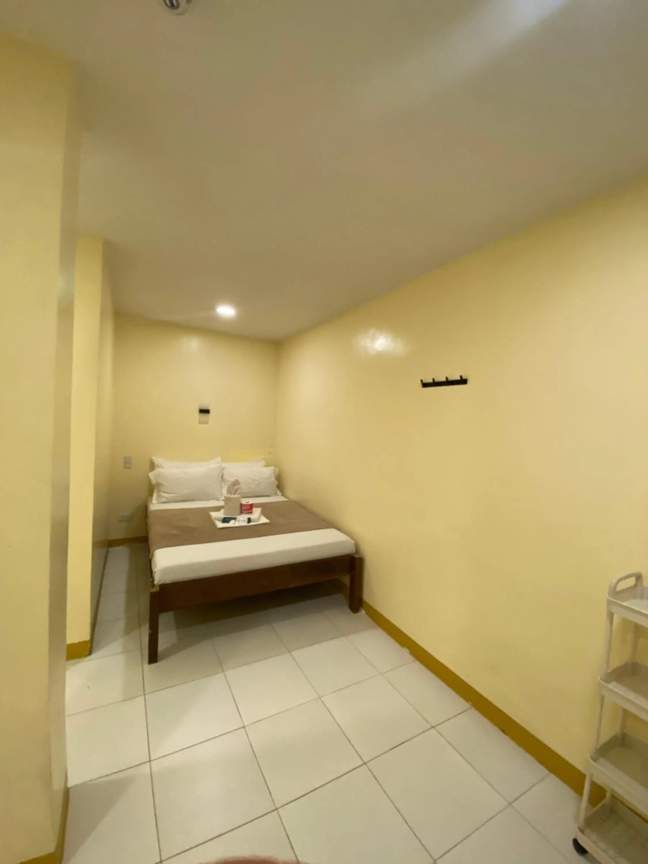 Bedroom, Bed in Zuric Pension House