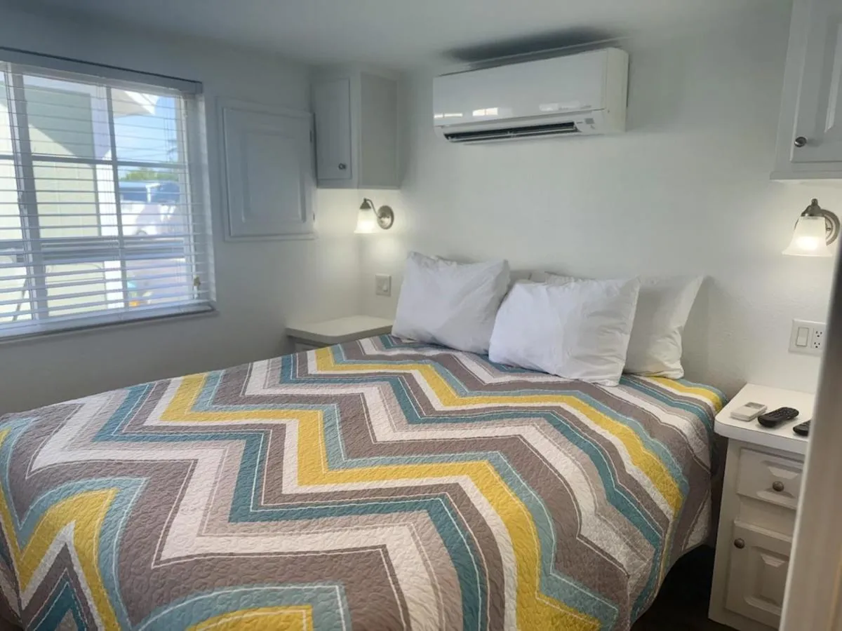 Bedroom, Bed in Sun Outdoors Marathon